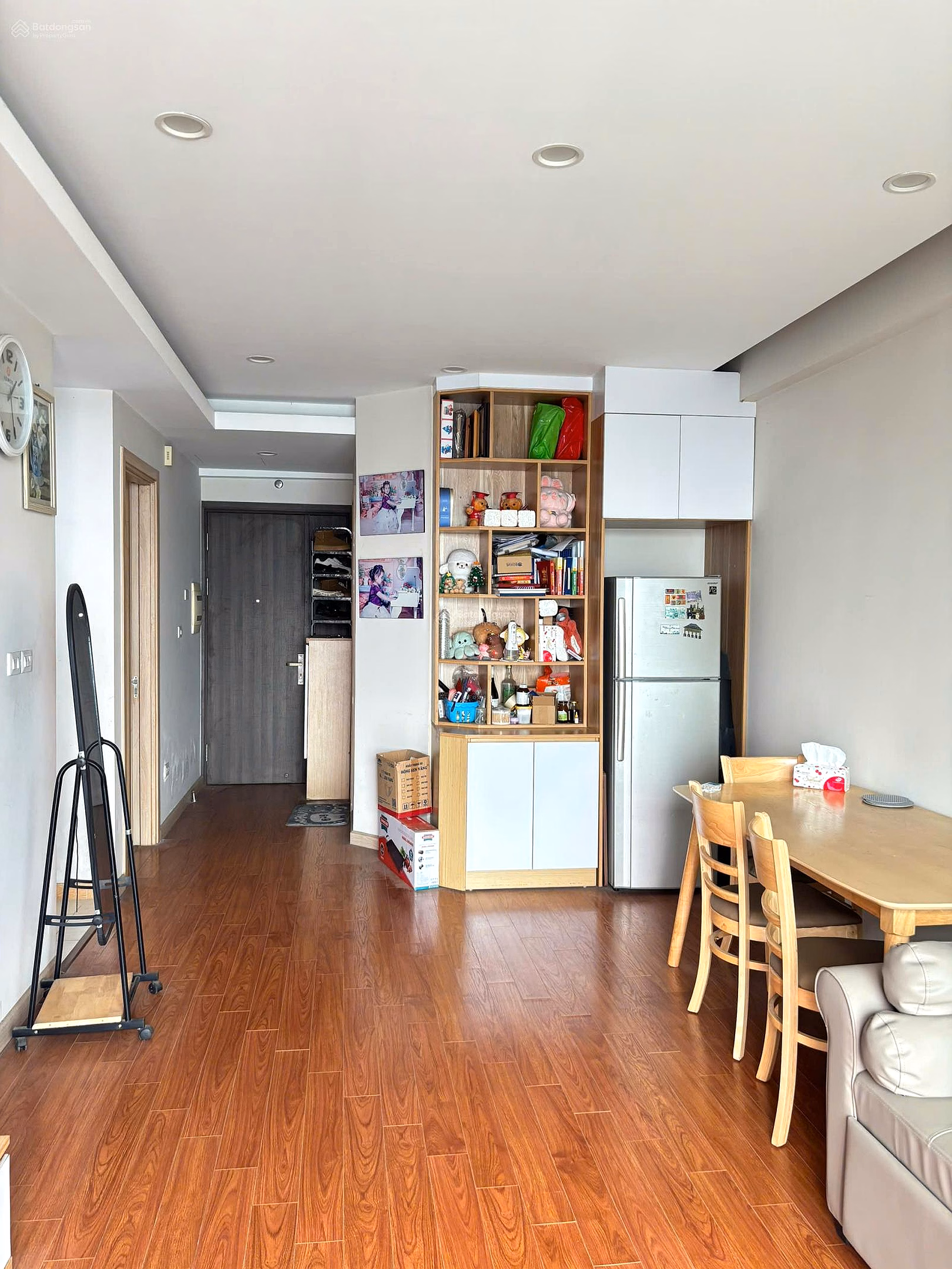 The owner sells HD Mon My Dinh apartment, 2 bedrooms, fully furnished, 61.5 m2, red book ready, move in immediately.