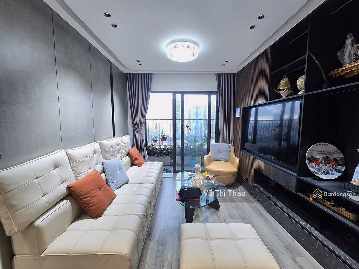 Owner sells apartment on Huynh Thuc Khang street, Chua Lang, 52m, 2 bedrooms, 2 bathrooms, long-term red book, with commercial