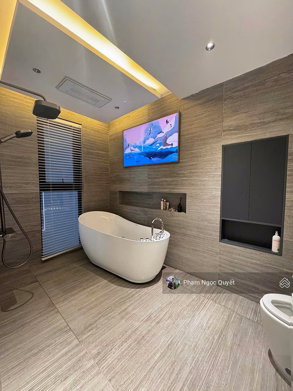 Owner sells 105m2 apartment, 3 bedrooms + 2 bathrooms, beautiful middle floor, full interior price, 13.7 billion CC BRG The Diamond Residence