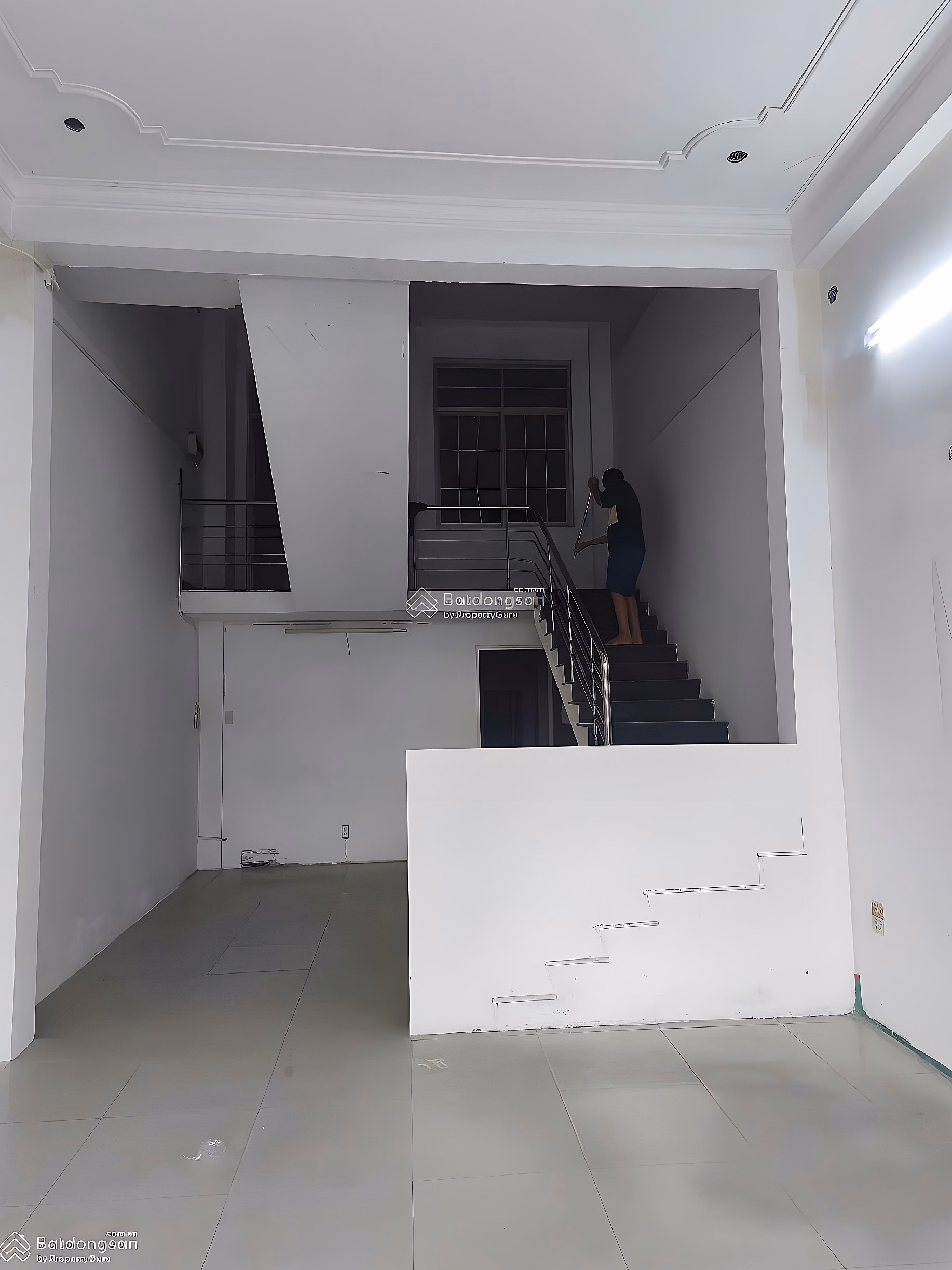 5-storey house for rent in front of Ham Nghi, electronic quarter, Thanh Khe bank. 0886 687 ***