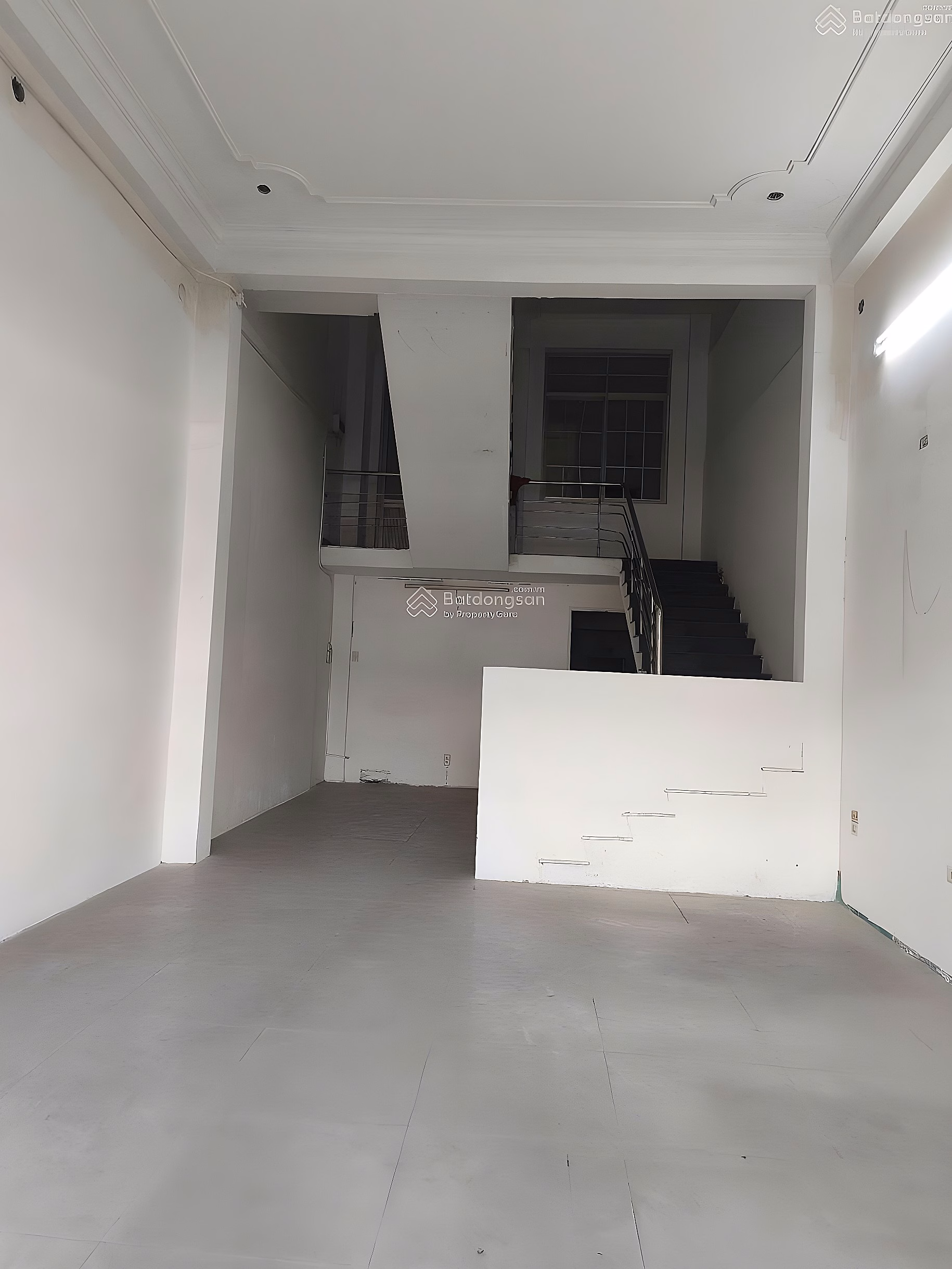 5-storey house for rent in front of Ham Nghi, electronic quarter, Thanh Khe bank. 0886 687 ***