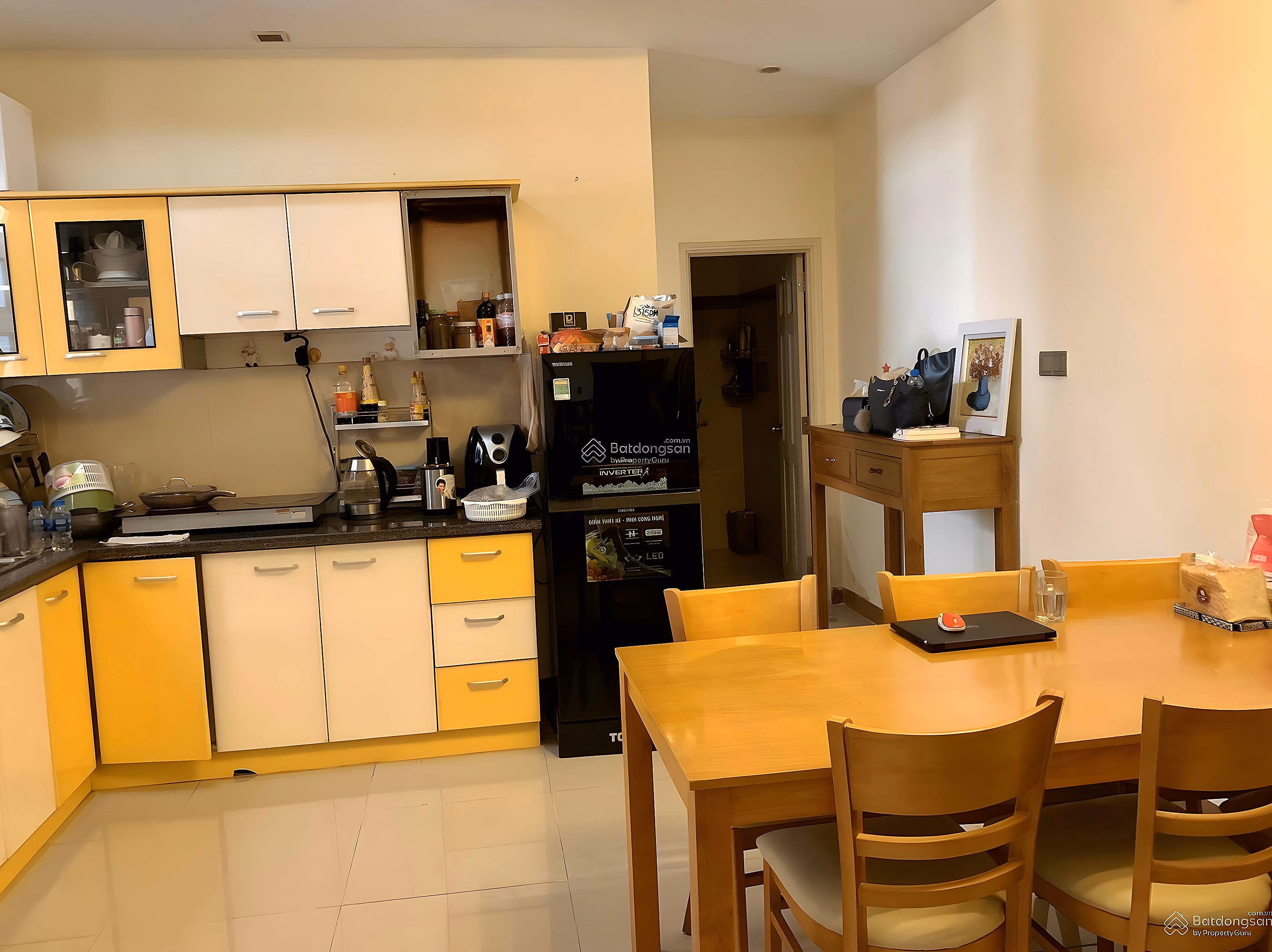 Family needs urgent capital to quickly sell Lac Long Quan apartment in District 11 with 2 bedrooms for 2.55 billion
