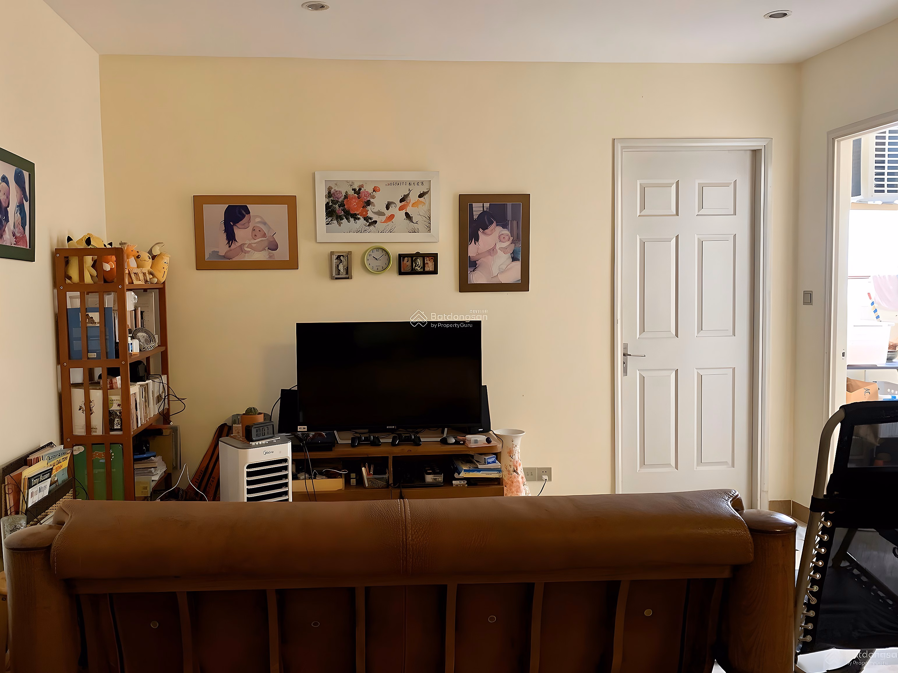 Family needs urgent capital to quickly sell Lac Long Quan apartment in District 11 with 2 bedrooms for 2.55 billion