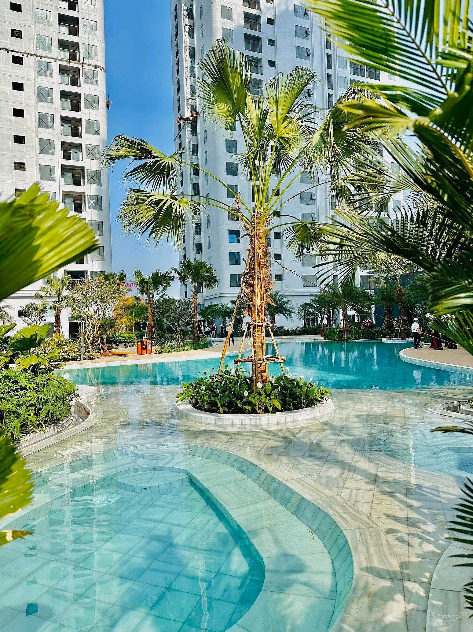 Selling 2 bedroom, 2 bathroom apartment on Pham Van Dong front with swimming pool view with 16 month installment payment.