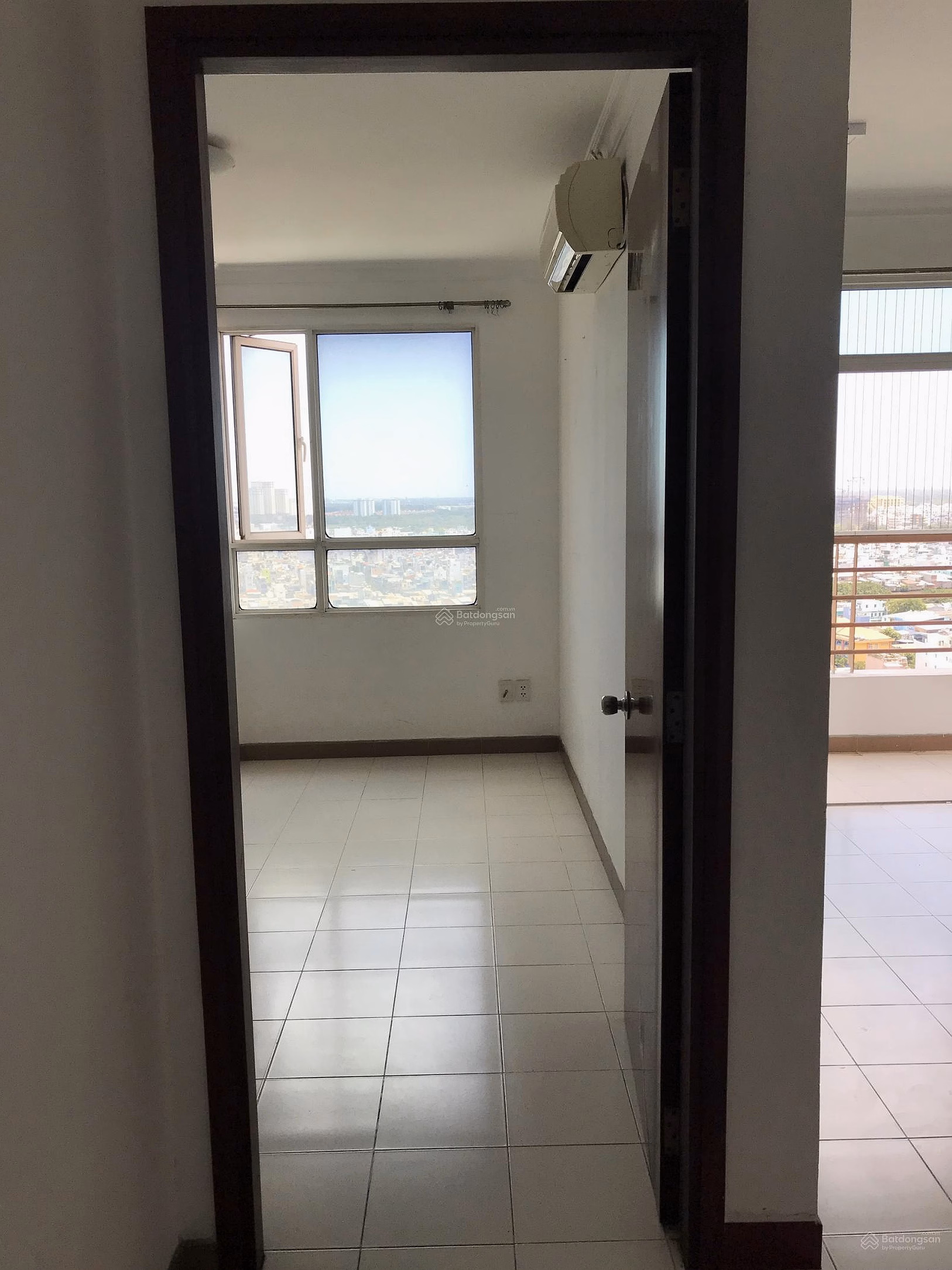 [OWNER - NO MG-QC] Phuc Thinh Apartment District 5 - 65m² - 2 bedrooms - Currently living in - Price 4 billion, free full furniture