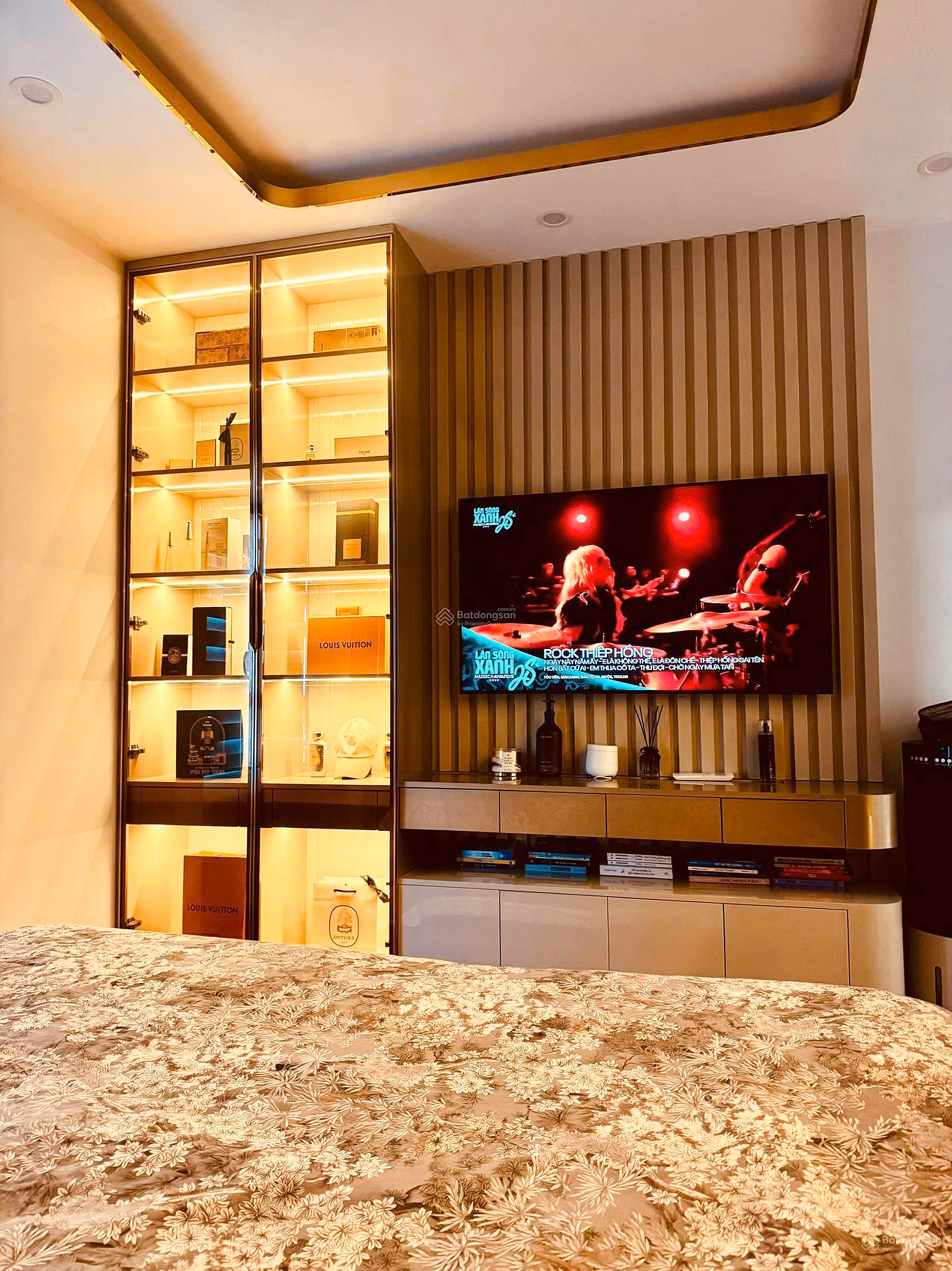 Need money to reduce the price of a modern style 2-bedroom apartment