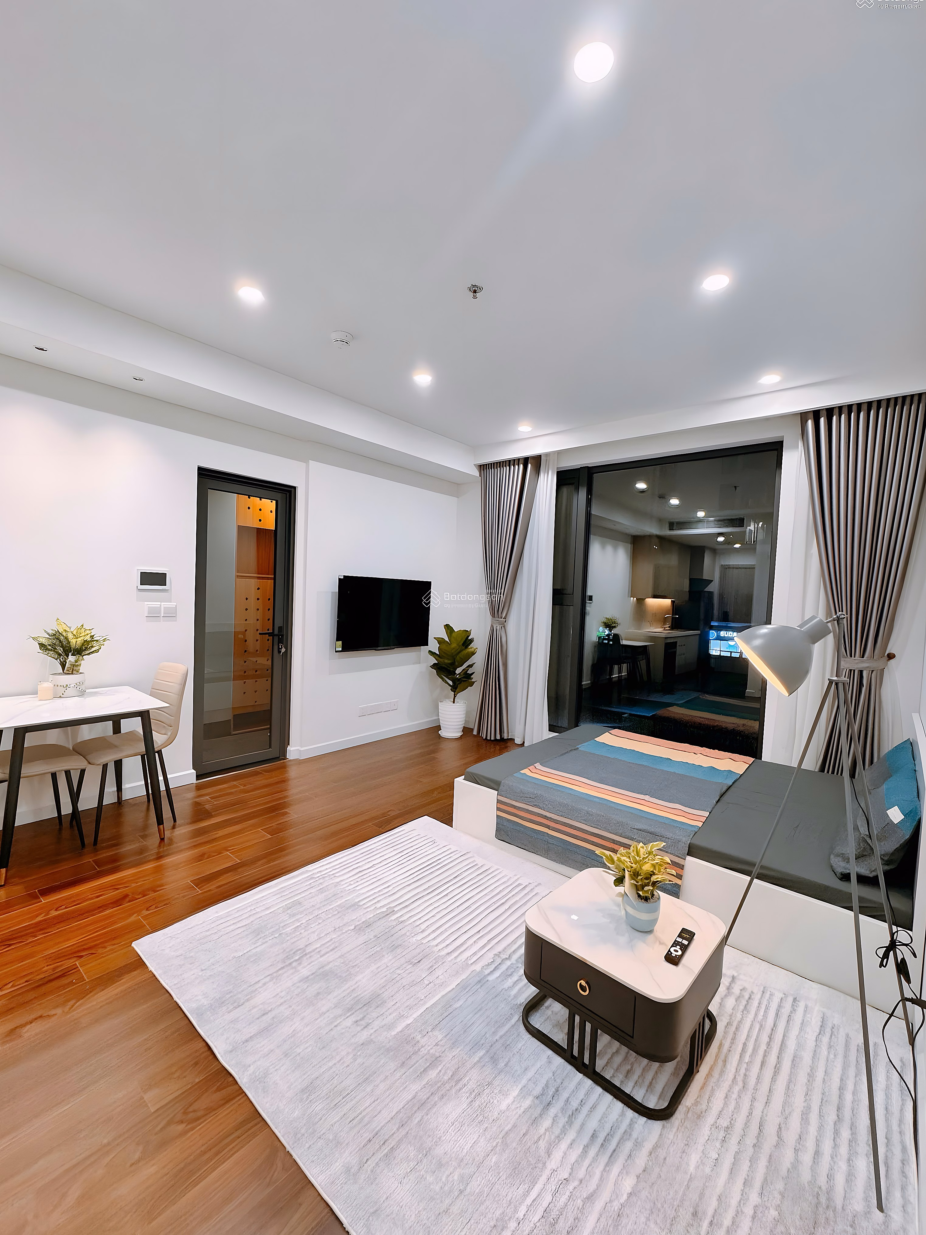 Real price: Studio apartment 33.8m2, fully furnished house, 2 billion 390, Vin Smart City (the owner will sell it urgently within the week)