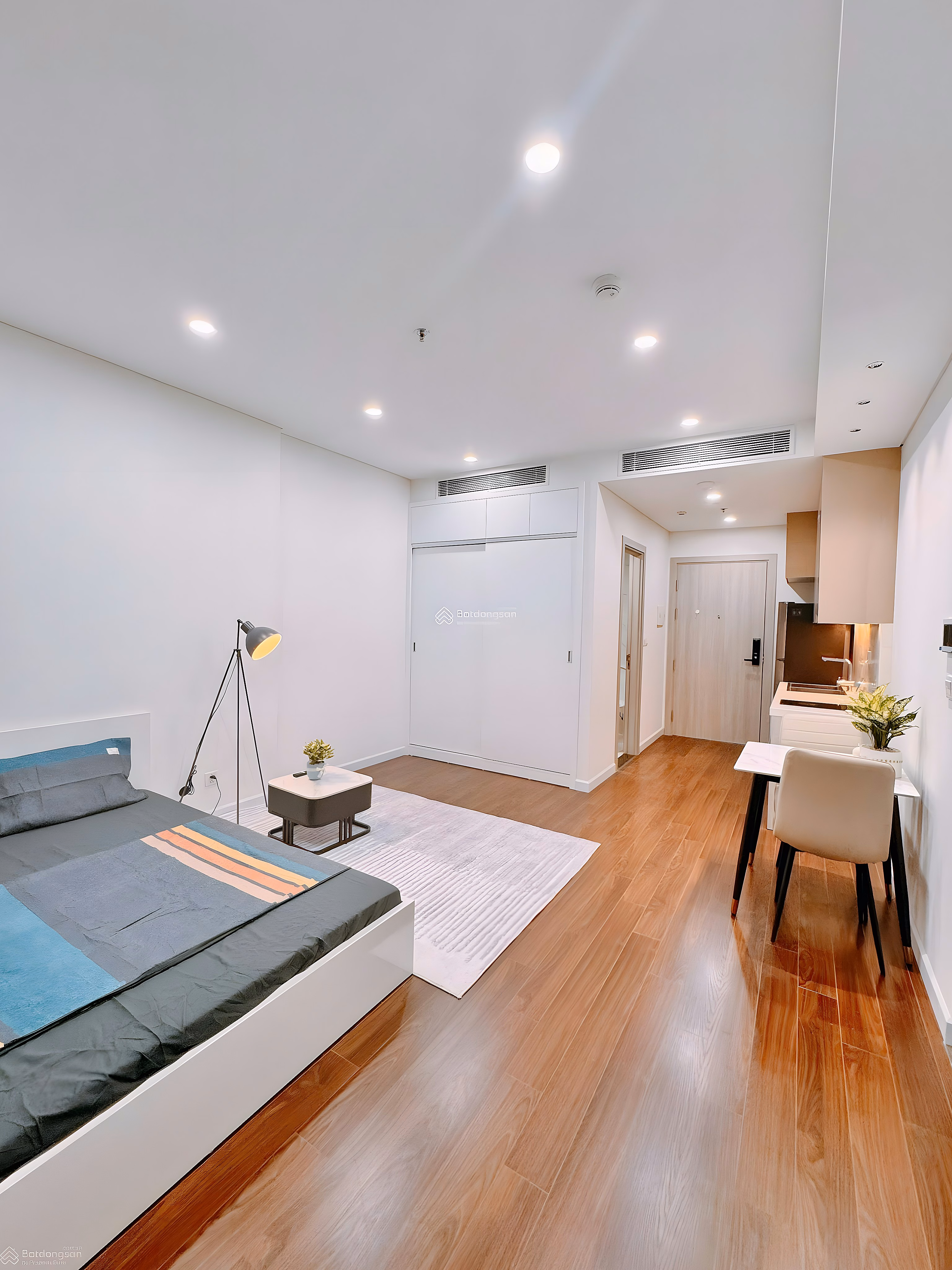 Real price: Studio apartment 33.8m2, fully furnished house, 2 billion 390, Vin Smart City (the owner will sell it urgently within the week)