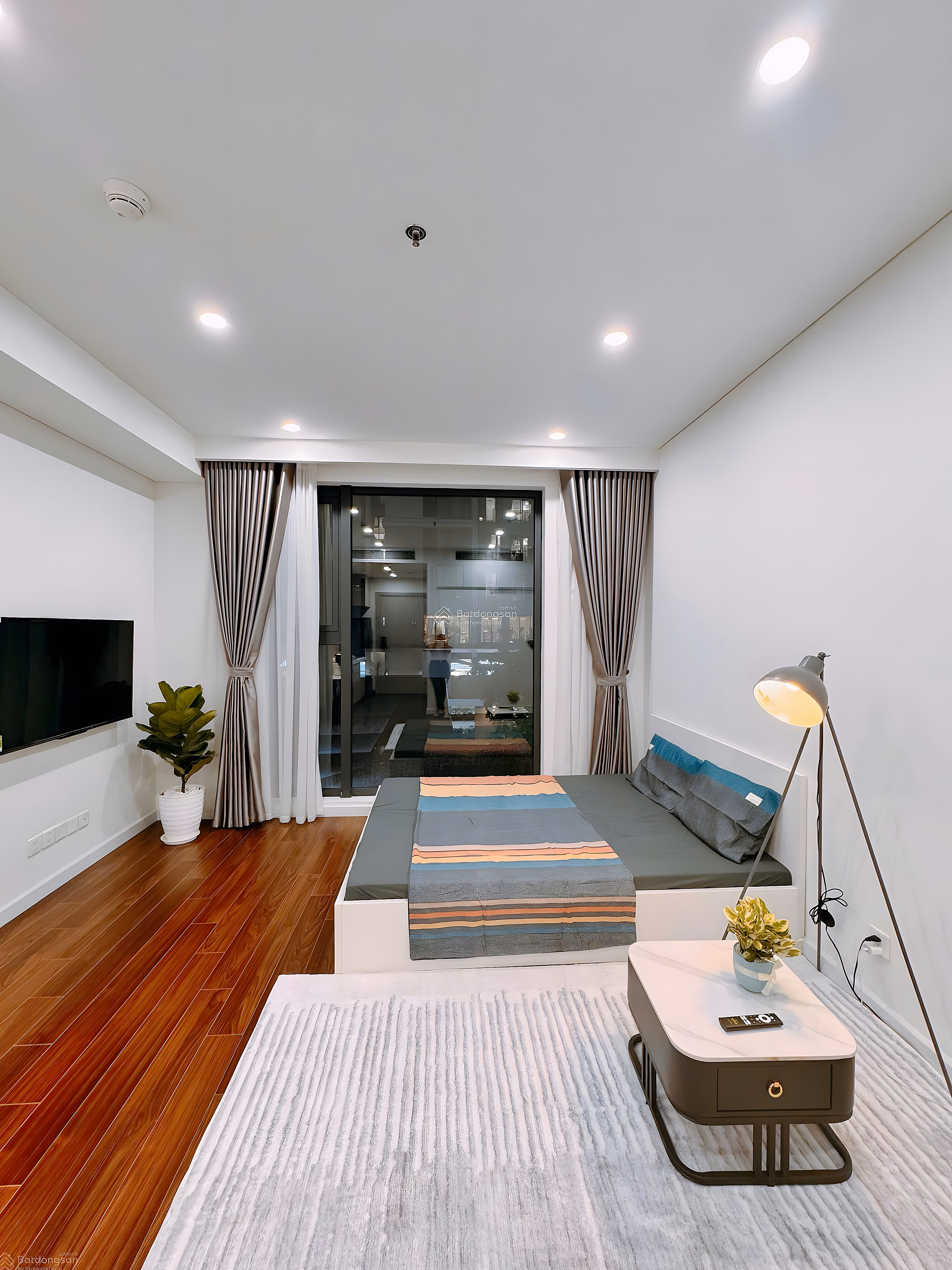 Real price: Studio apartment 33.8m2, fully furnished house, 2 billion 390, Vin Smart City (the owner will sell it urgently within the week)