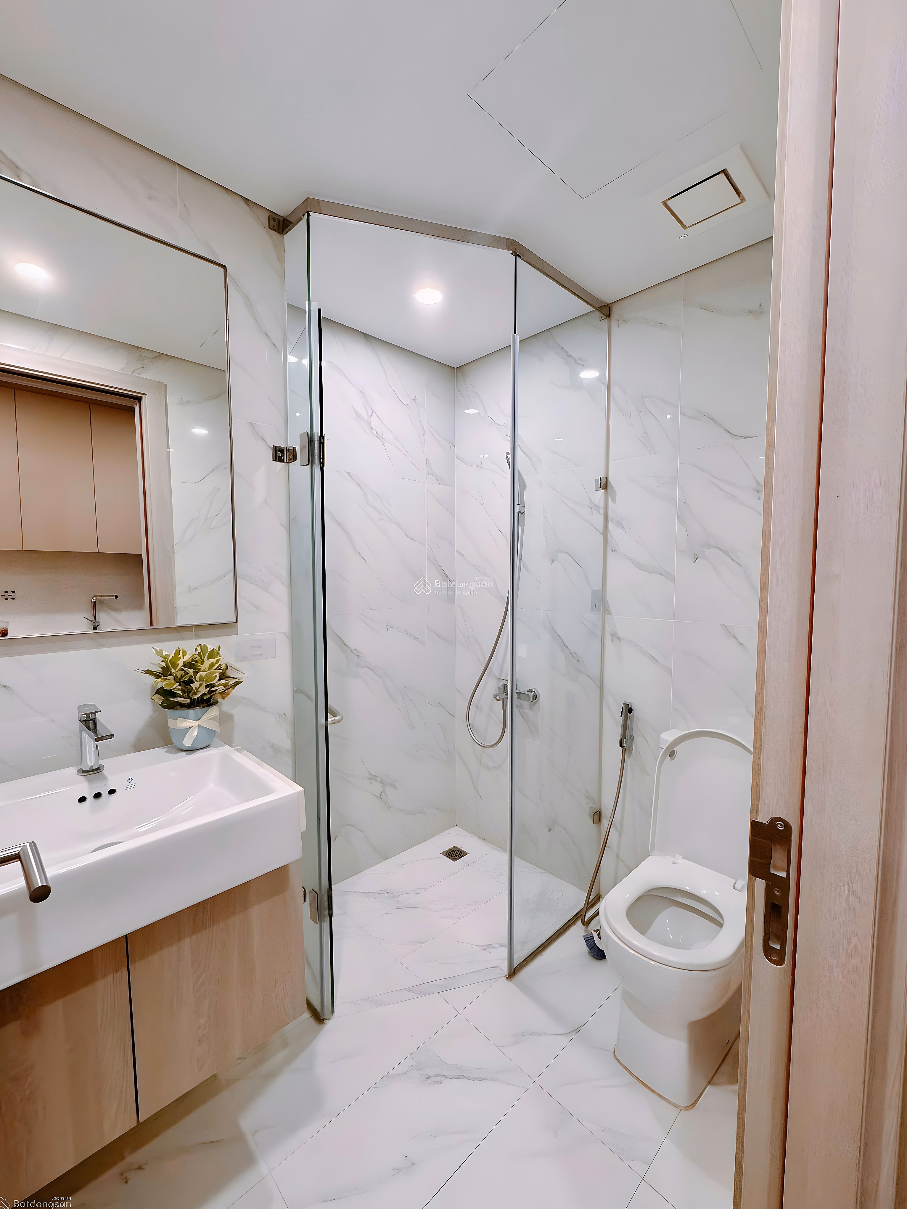 Real price: Studio apartment 33.8m2, fully furnished house, 2 billion 390, Vin Smart City (the owner will sell it urgently within the week)