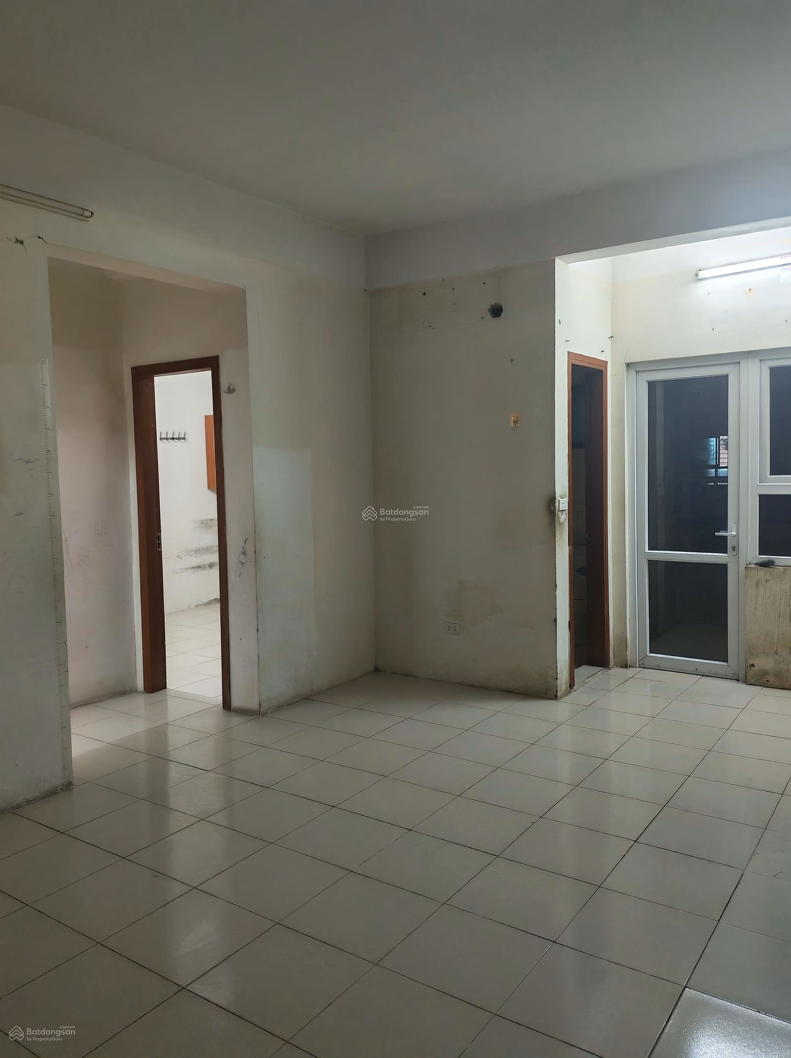 Owner sells Xa La Ha Dong apartment, area 65m², 2 bedrooms, 2 bathrooms, airy, price 2.7 billion