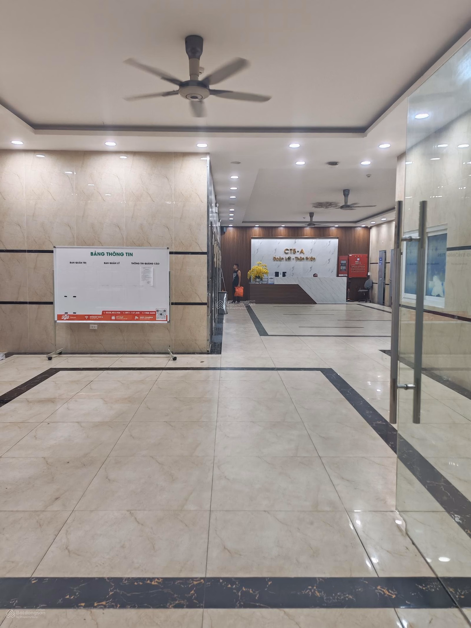 Owner sells Xa La Ha Dong apartment, area 65m², 2 bedrooms, 2 bathrooms, airy, price 2.7 billion