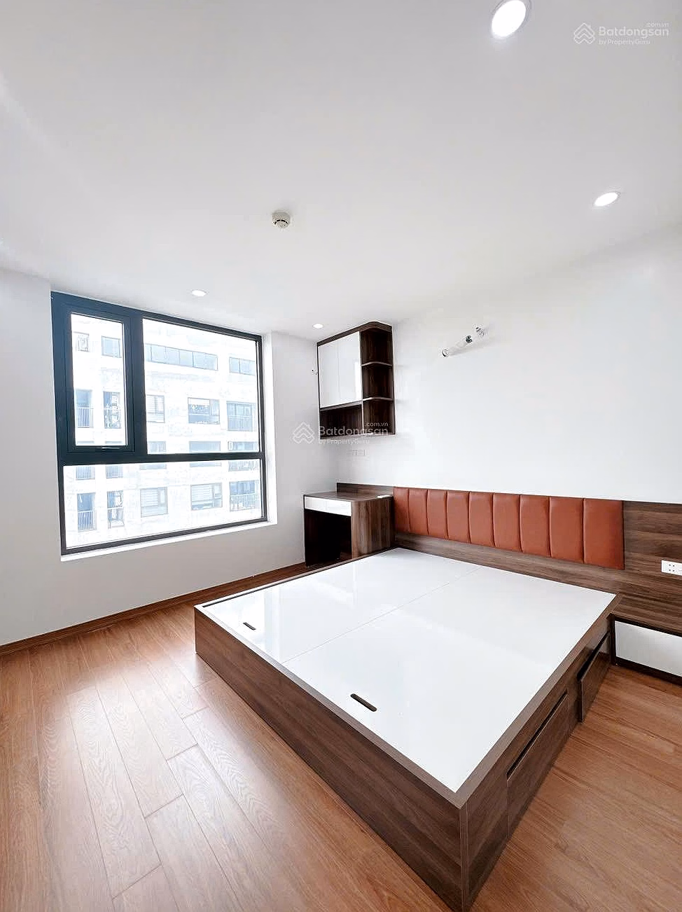 75 million/1m² - 107m² - 3 bedrooms - open balcony X2 Dai Kim. Full interior