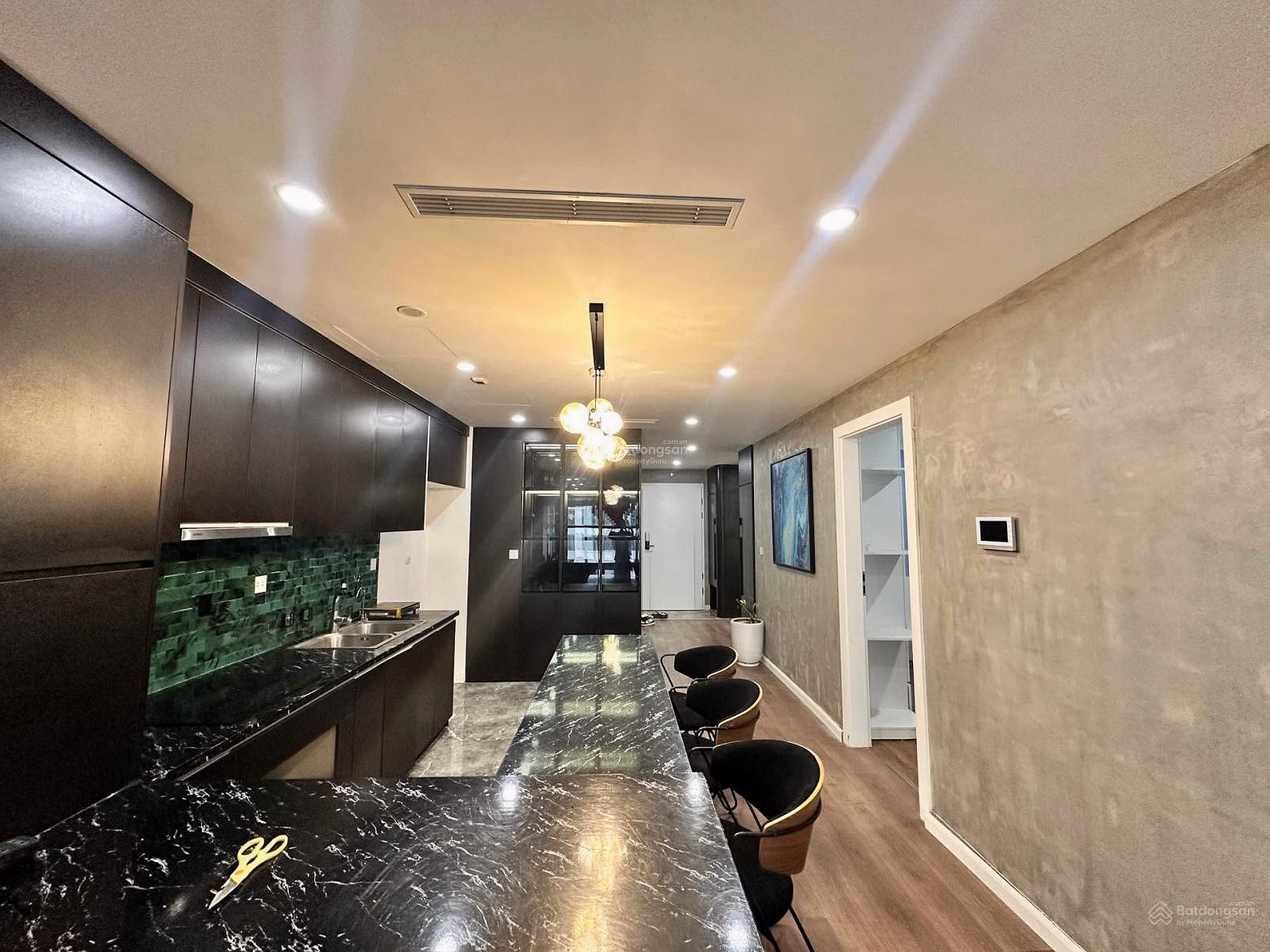 TIMECITY 107M 3BR FULL NT CENTRAL CC FOR SALE, YOU CAN LIVE OR KEEP MONEY, THOUSANDS OF UTILITIES for only 9.4 billion