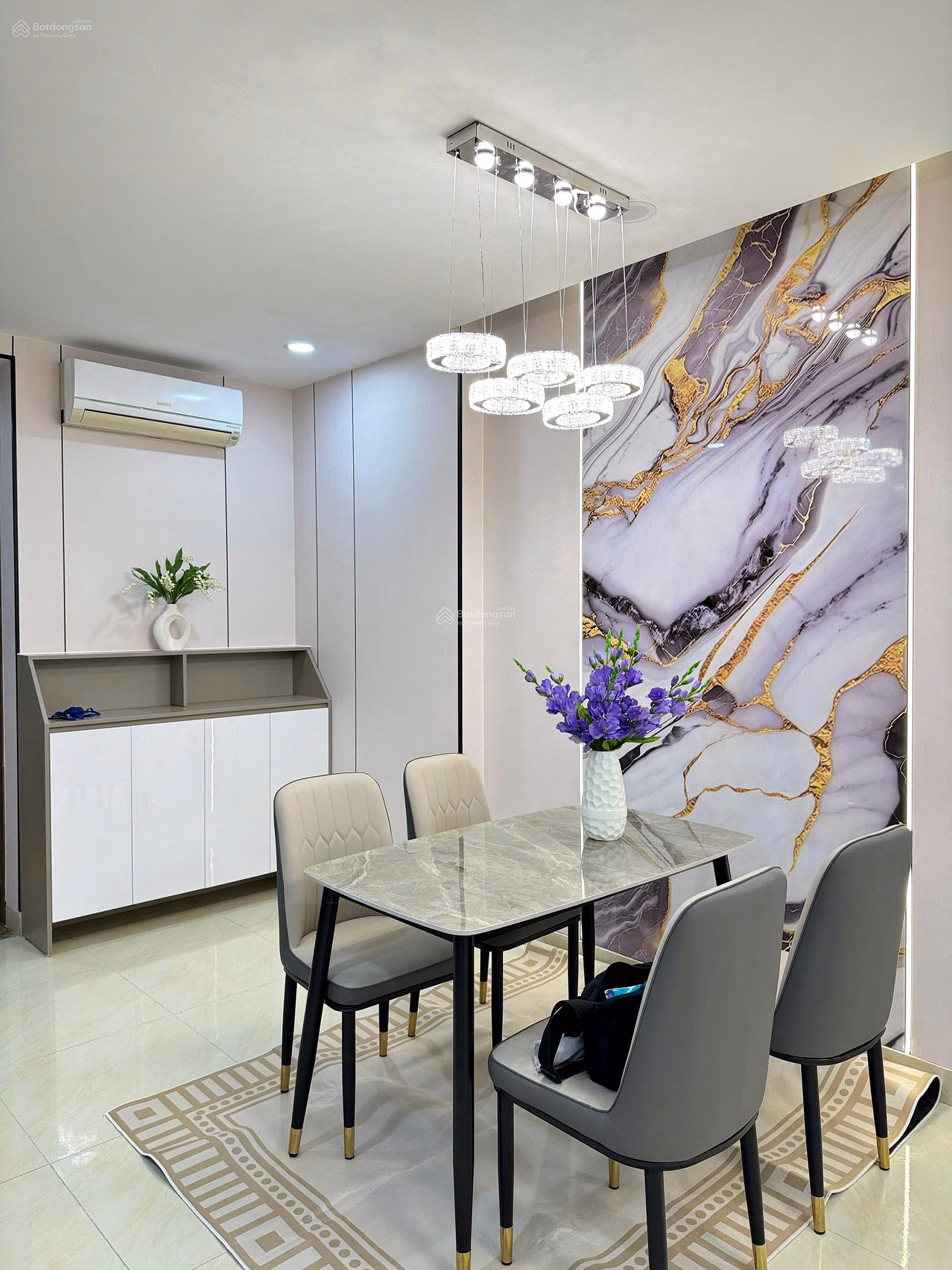 Real price and quick sale. I sell CH77m2 (2 bedrooms + 2 bathrooms), full of beautiful new furniture - Price is 7.3 billion CC Five Star