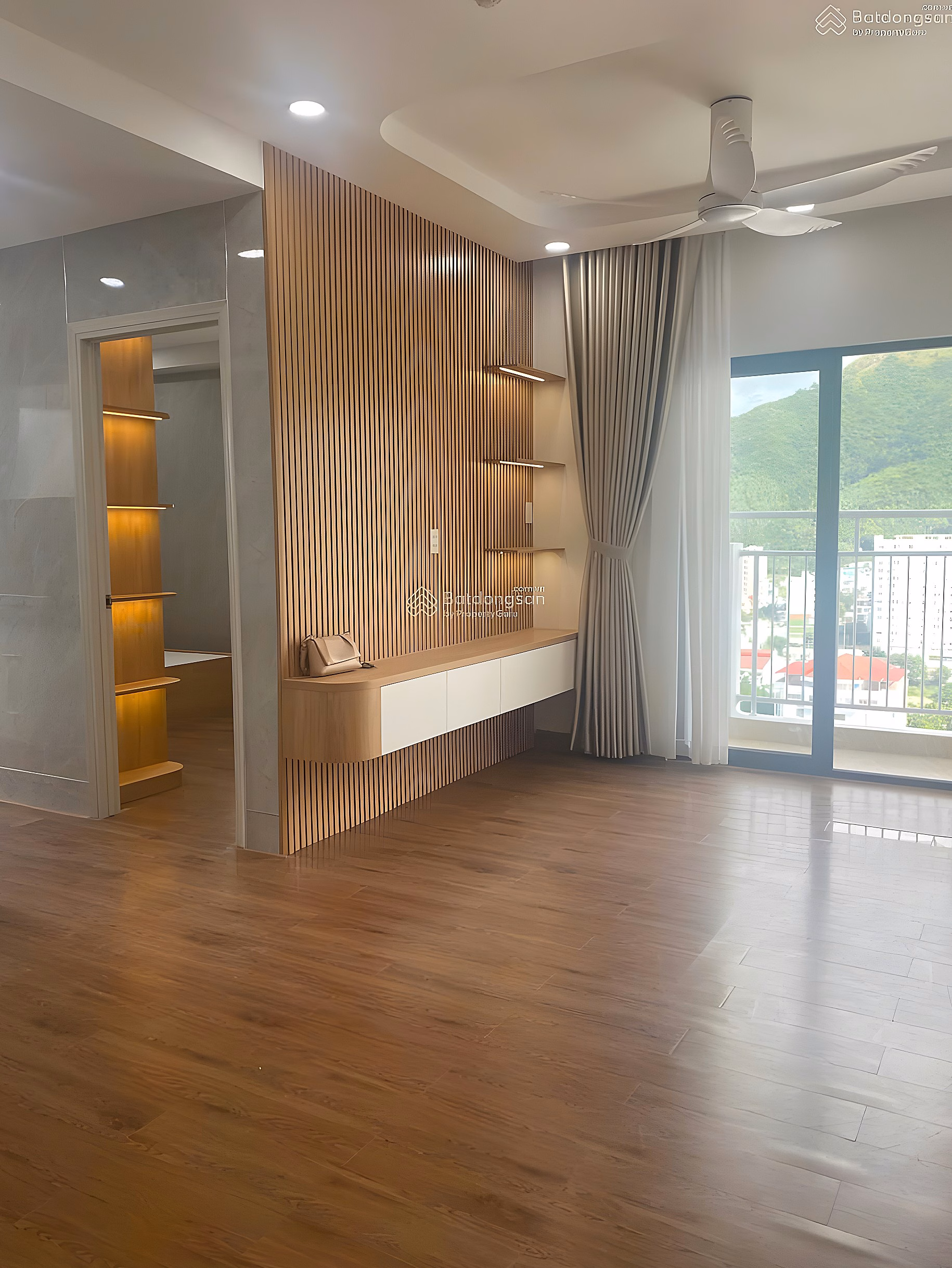 Corner apartment for rent, 75m², Hoang Quan apartment, full of high-class furniture, beautiful airy view