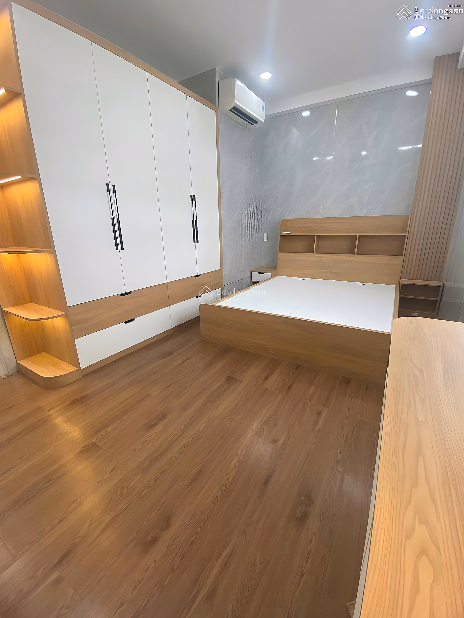 Corner apartment for rent, 75m², Hoang Quan apartment, full of high-class furniture, beautiful airy view