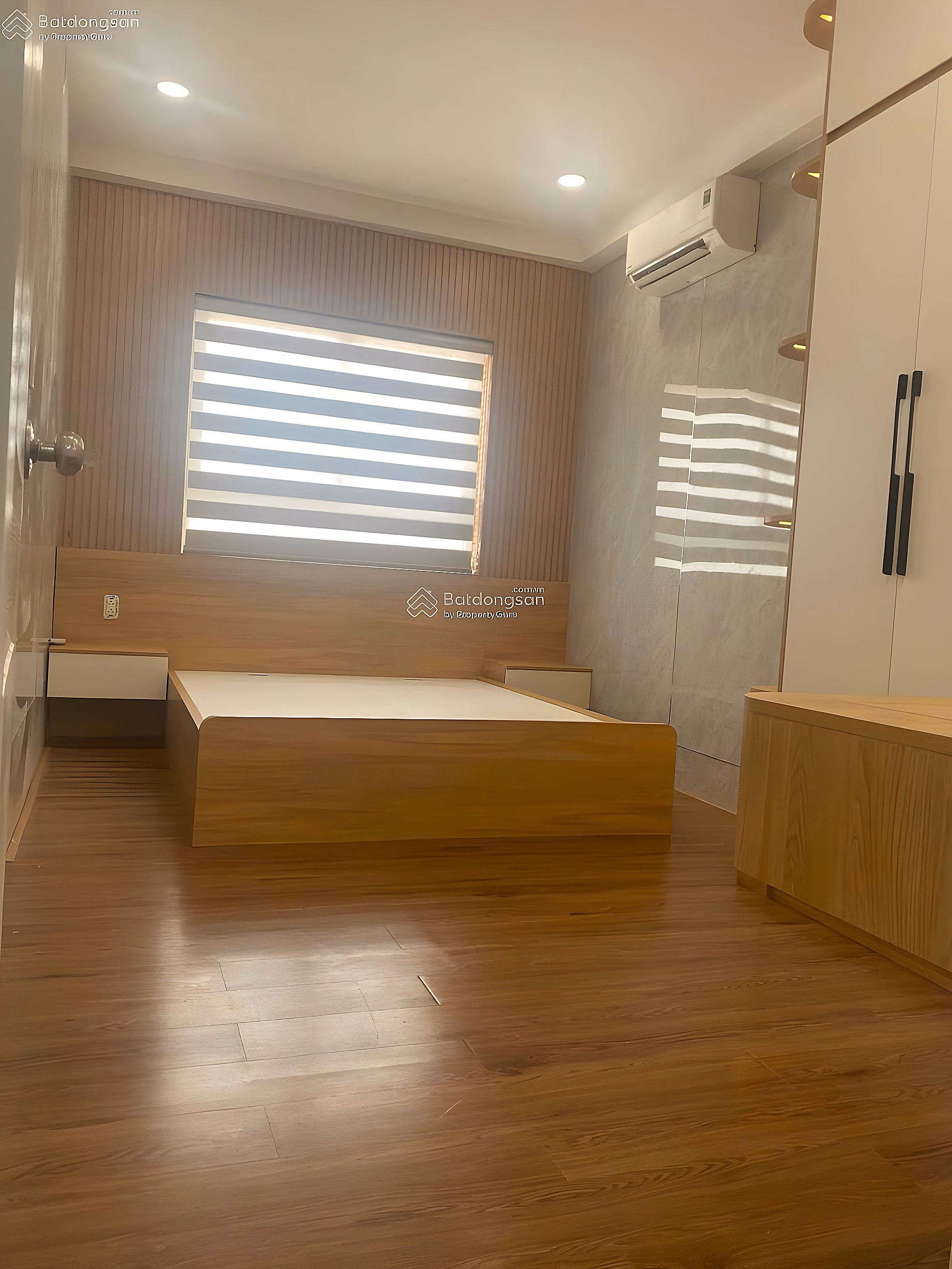 Corner apartment for rent, 75m², Hoang Quan apartment, full of high-class furniture, beautiful airy view