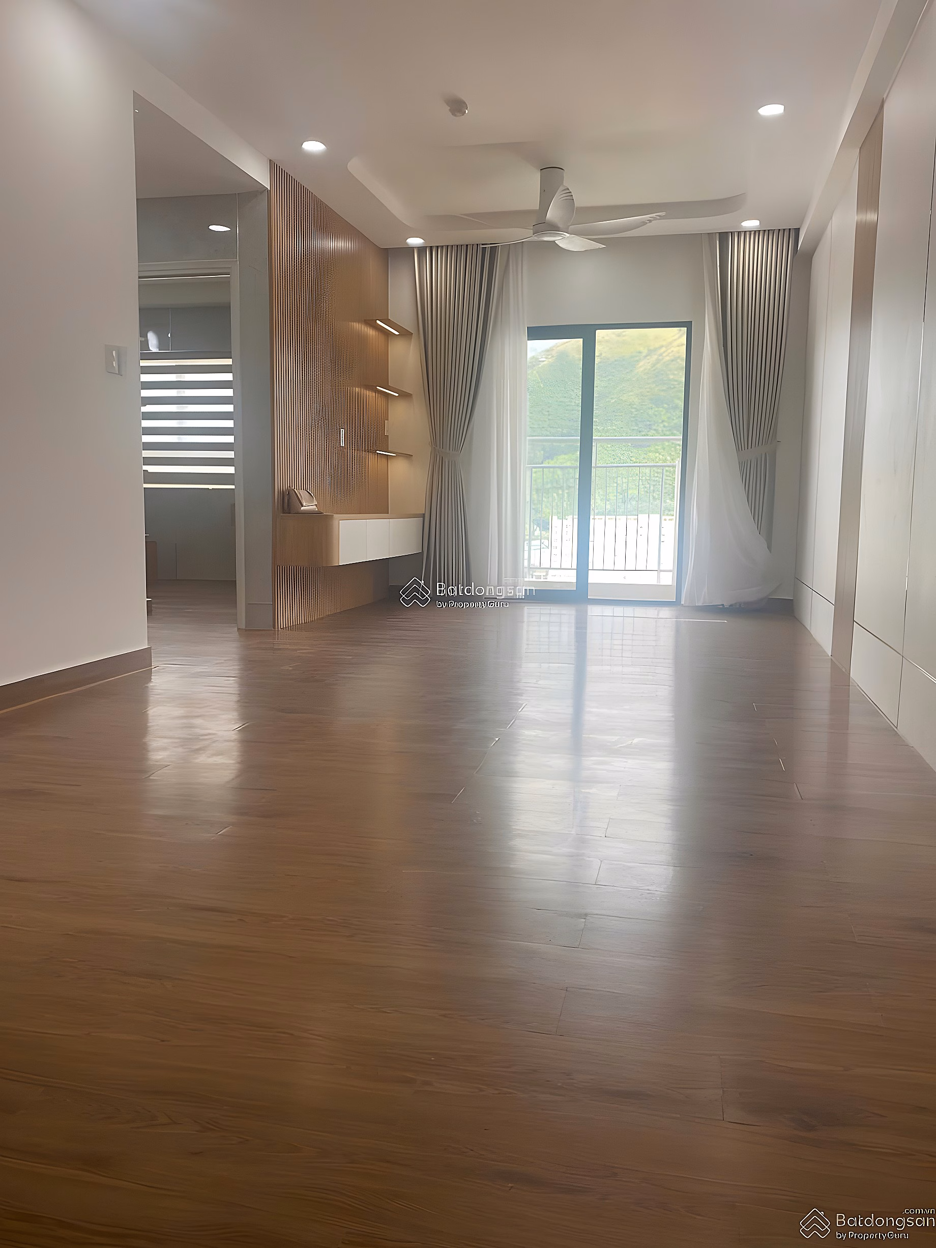 Corner apartment for rent, 75m², Hoang Quan apartment, full of high-class furniture, beautiful airy view
