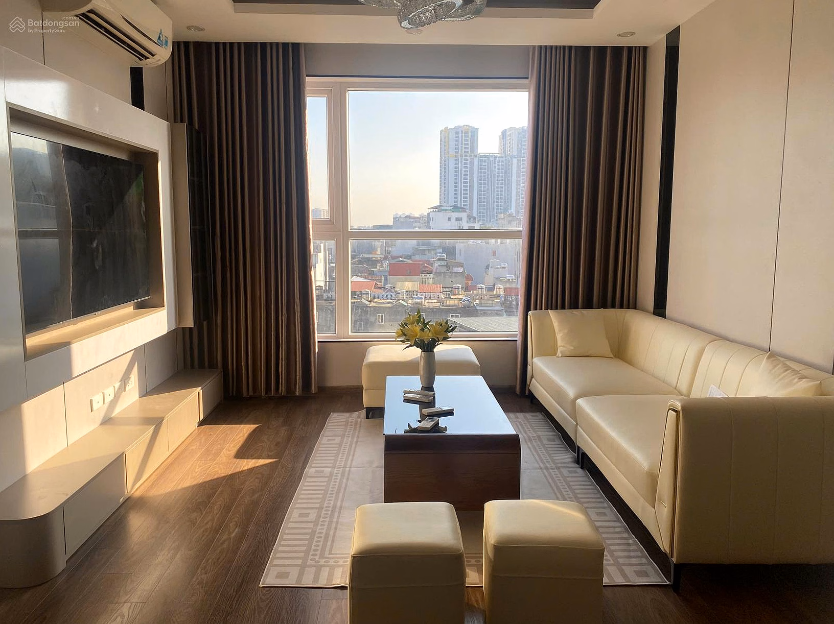 Owner sells Riverside Garden CC 68m2 (2 bedrooms + 2 bathrooms), beautiful sunny SE direction, fully furnished with brand new furniture - 6.5 billion