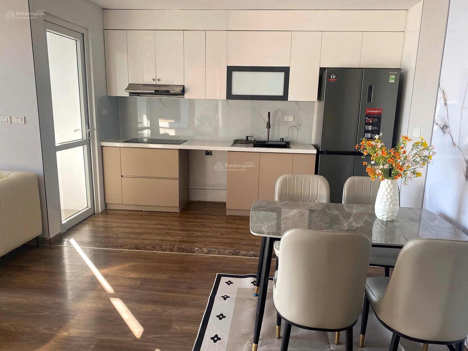 Owner sells Riverside Garden CC 68m2 (2 bedrooms + 2 bathrooms), beautiful sunny SE direction, fully furnished with brand new furniture - 6.5 billion