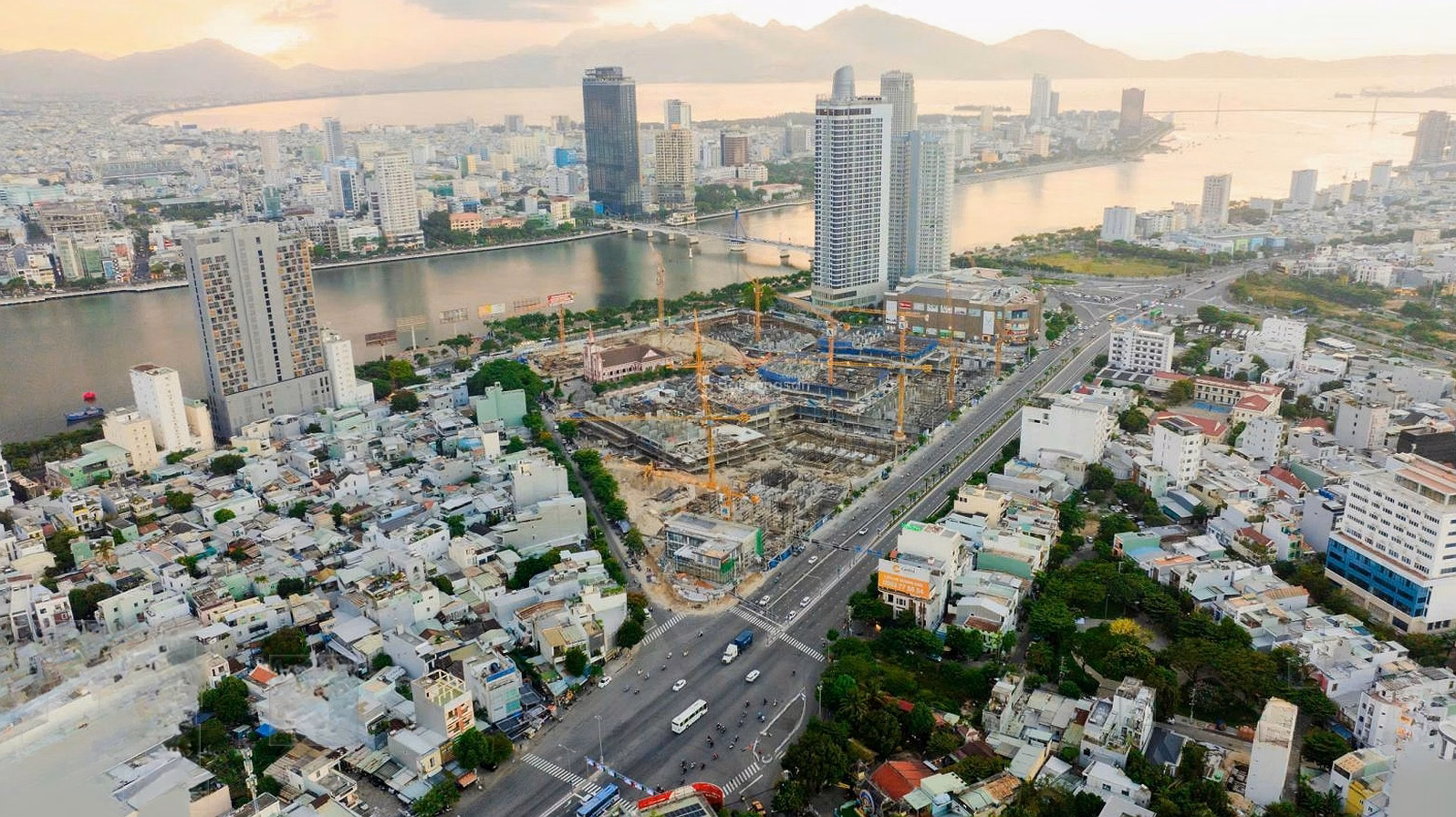 Selling 2-bedroom apartment with direct view of Han River - Capital Square Da Nang - 66.15m² - Price only 4,984 billion