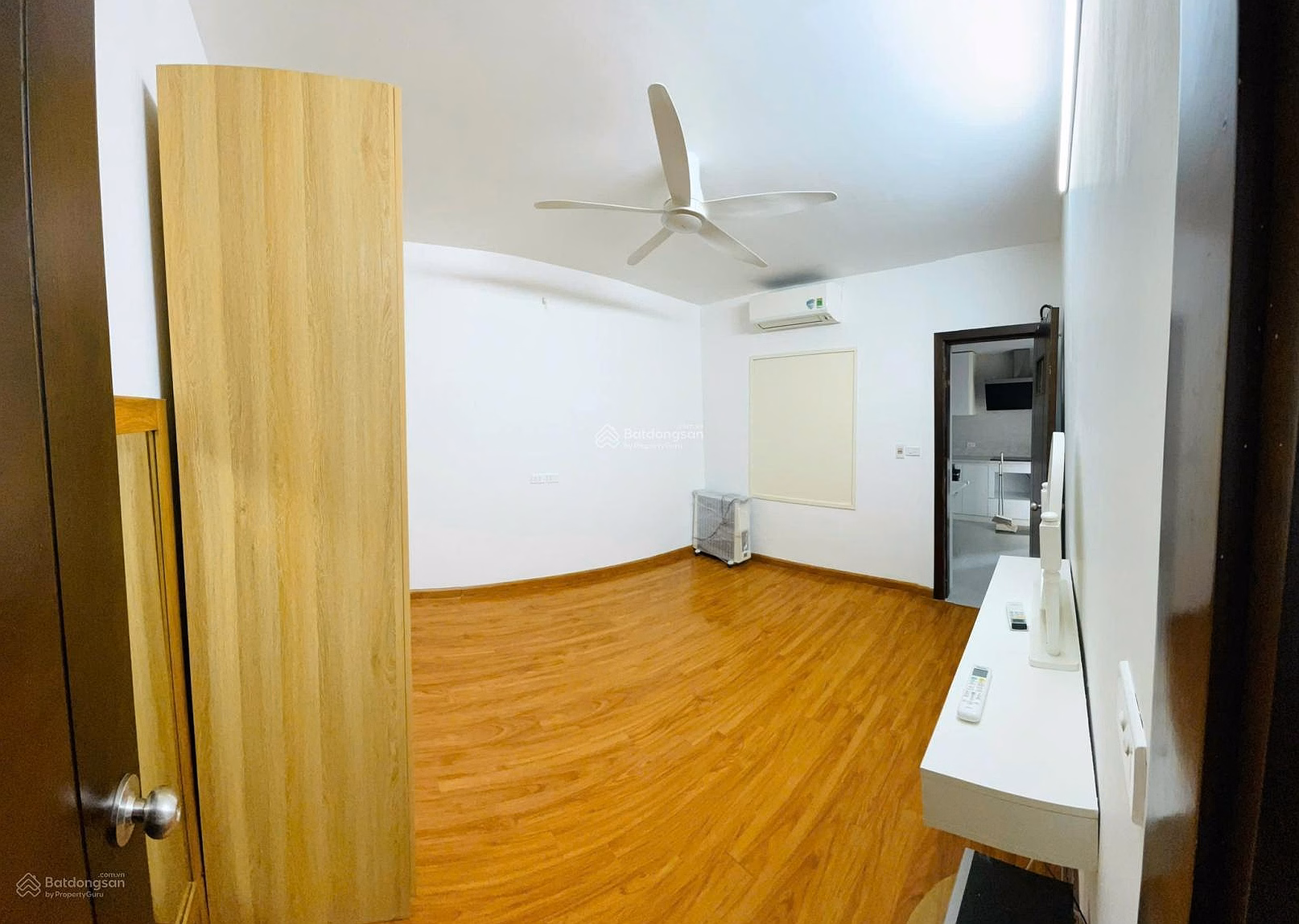 Selling a collective apartment at 505 A2 Ngoc Khanh, convenient to go anywhere right in the center of the capital
