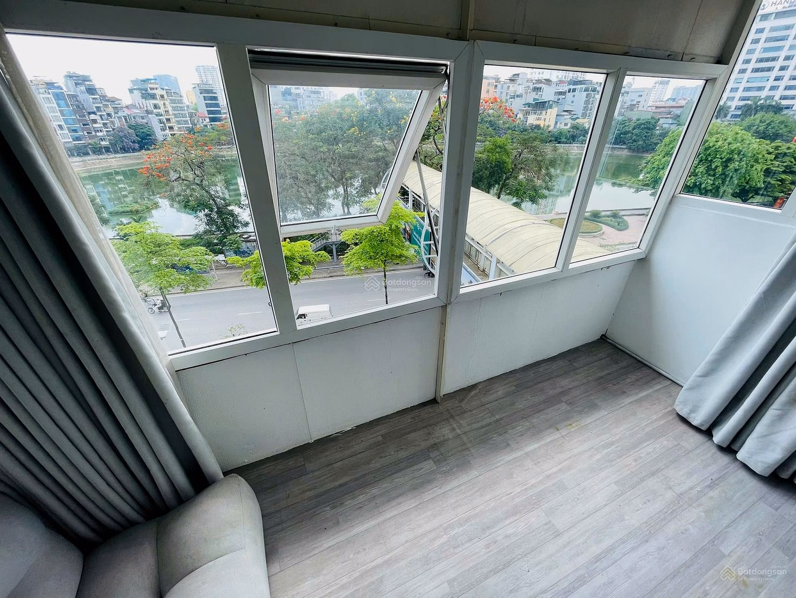 Selling a collective apartment at 505 A2 Ngoc Khanh, convenient to go anywhere right in the center of the capital