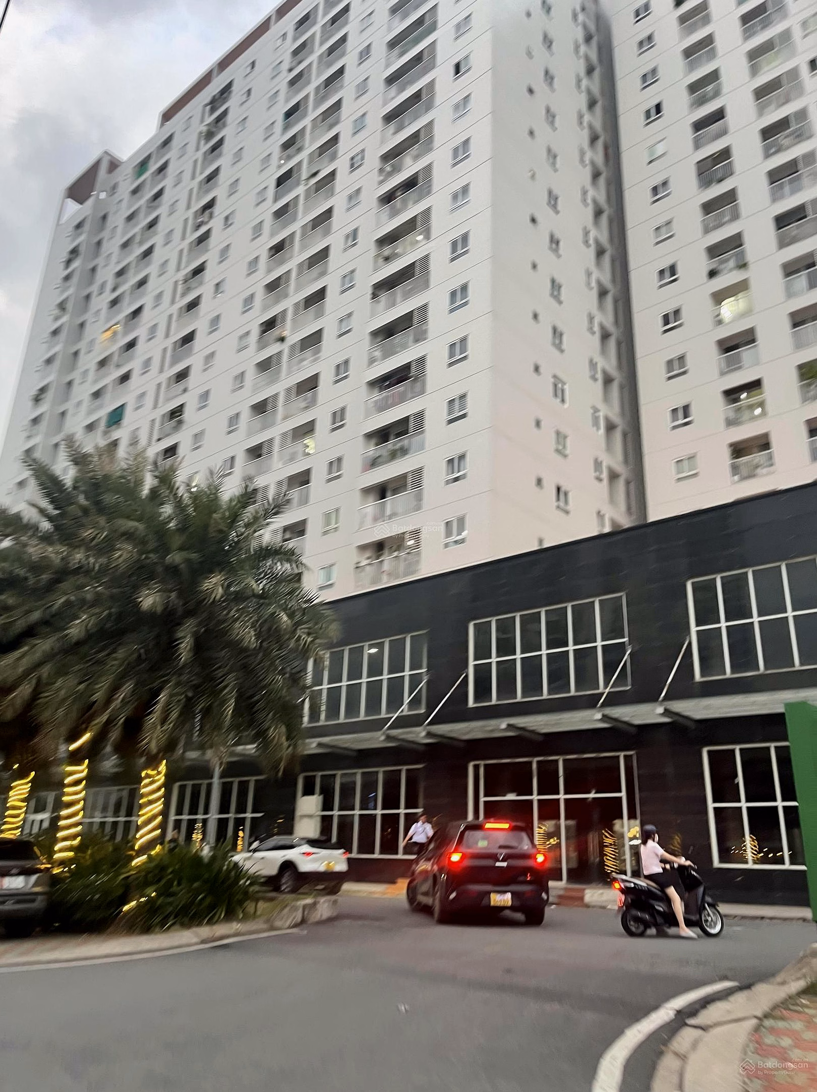 District 8 Tara Residence apartment has 81m2: 2 bedrooms, 2 bathrooms with furniture 4 billion,050