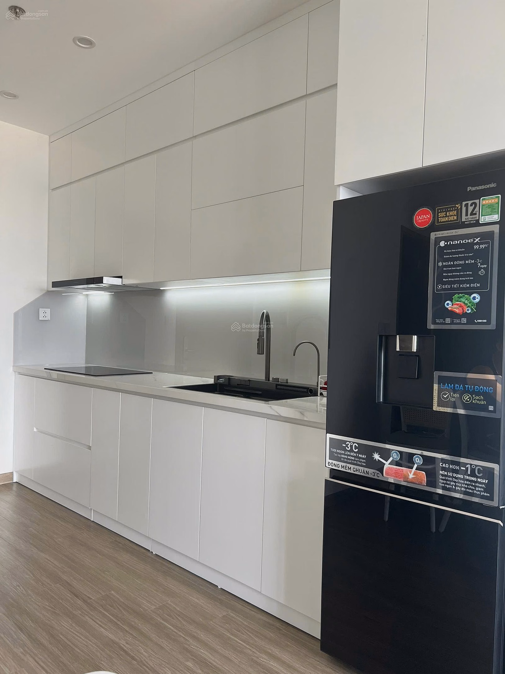 I need to sell urgently a 2 bedroom 2 bathroom apartment priced at 4.2 billion, area 55 square meters at The Sakura - Vinhomes Smart City