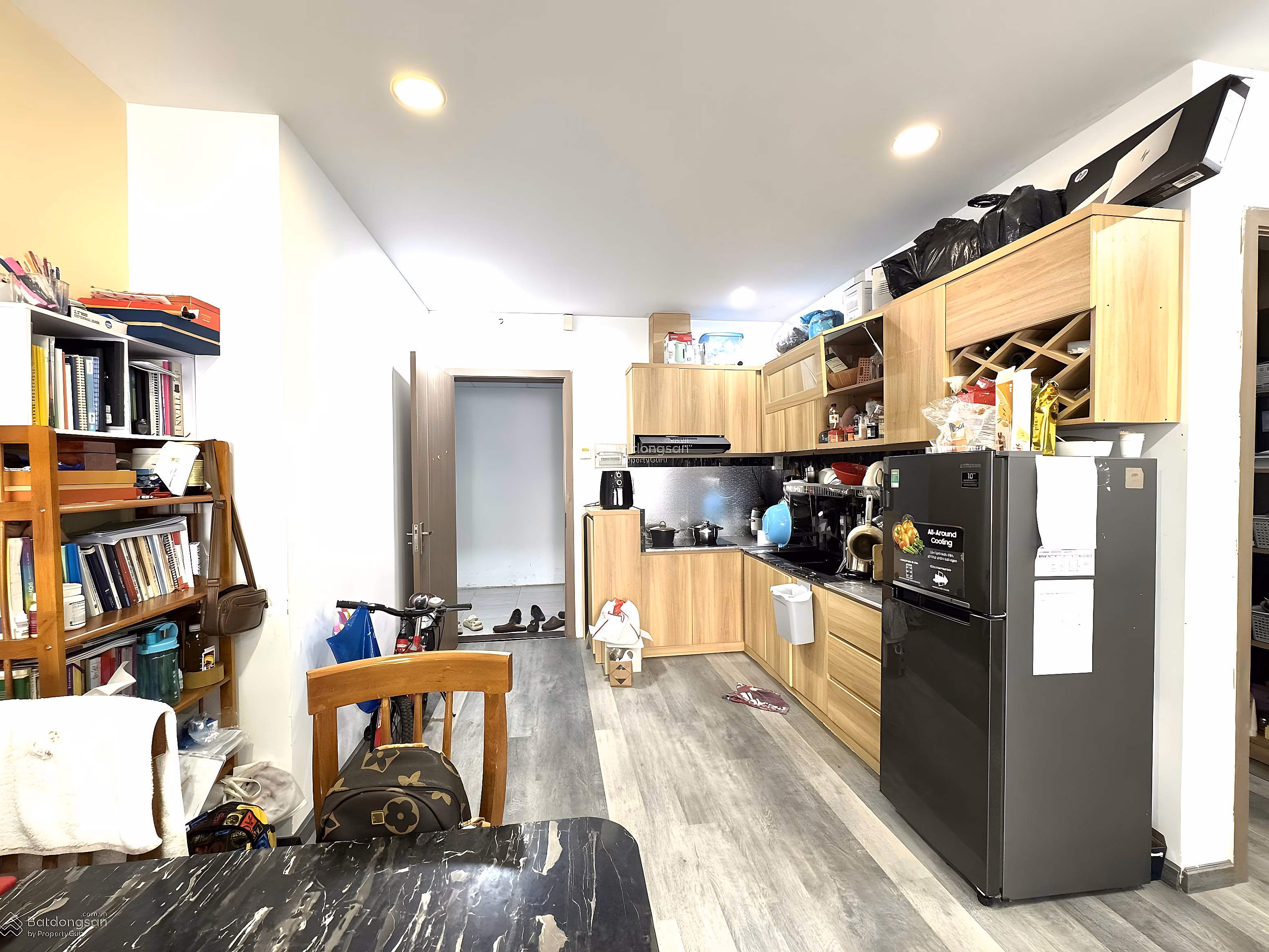 With a large apartment with a diagonal view of the sea, customers should not miss this opportunity