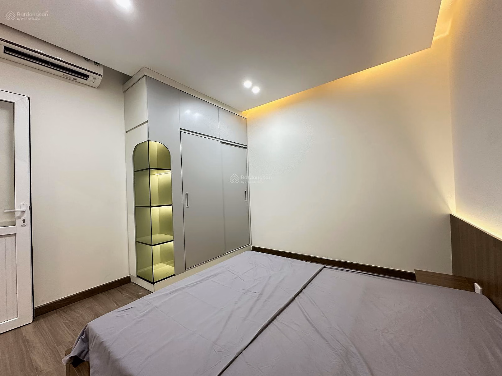 Urgent sale of 3-bedroom apartment in Tan Viet Hoai Duc Apartment, 91m, fully furnished, price 3.8 billion