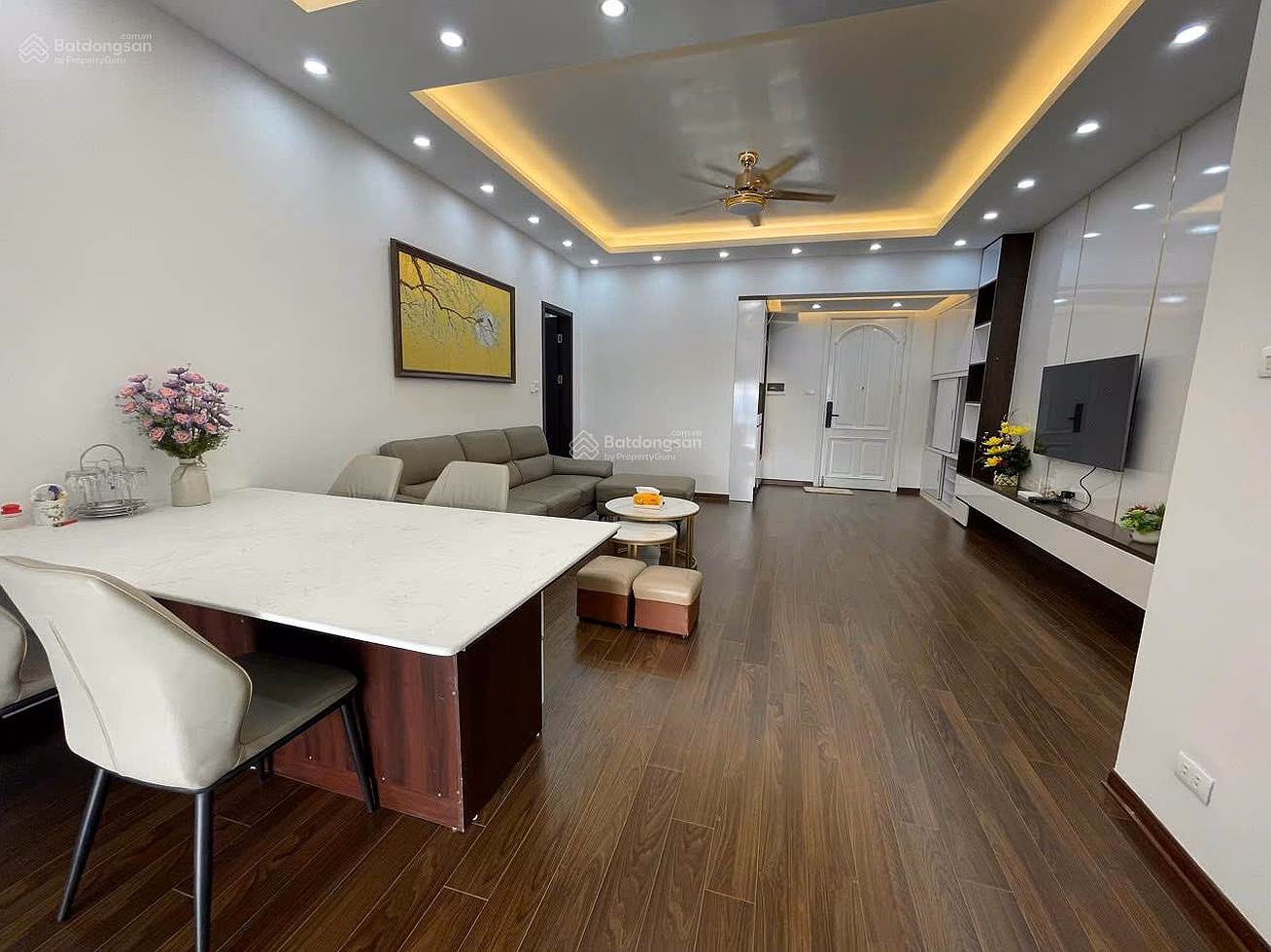 The owner sells a 3-bedroom apartment of 118m2 at N08 Dich Vong New Urban Area, fully furnished, Northwest balcony, red book