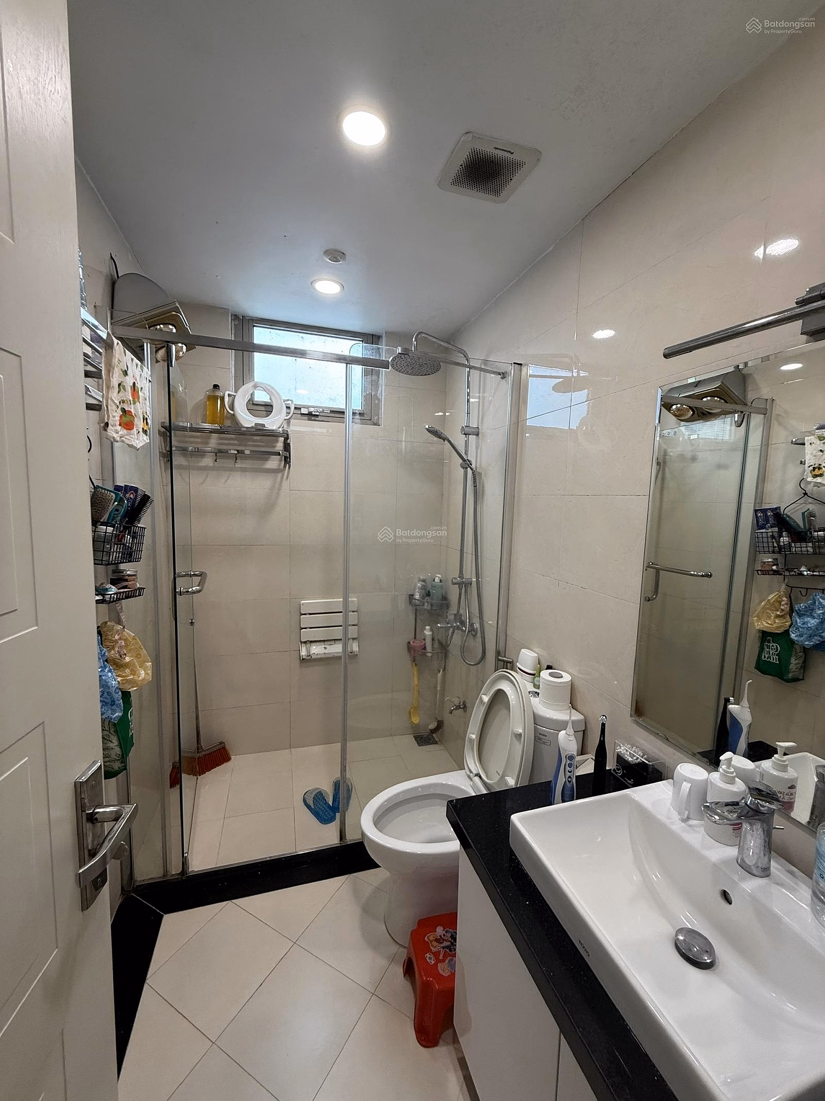 The owner sells a 65m² 2-bedroom apartment at Mandarin Garden 2, Hoang Mai, Hanoi