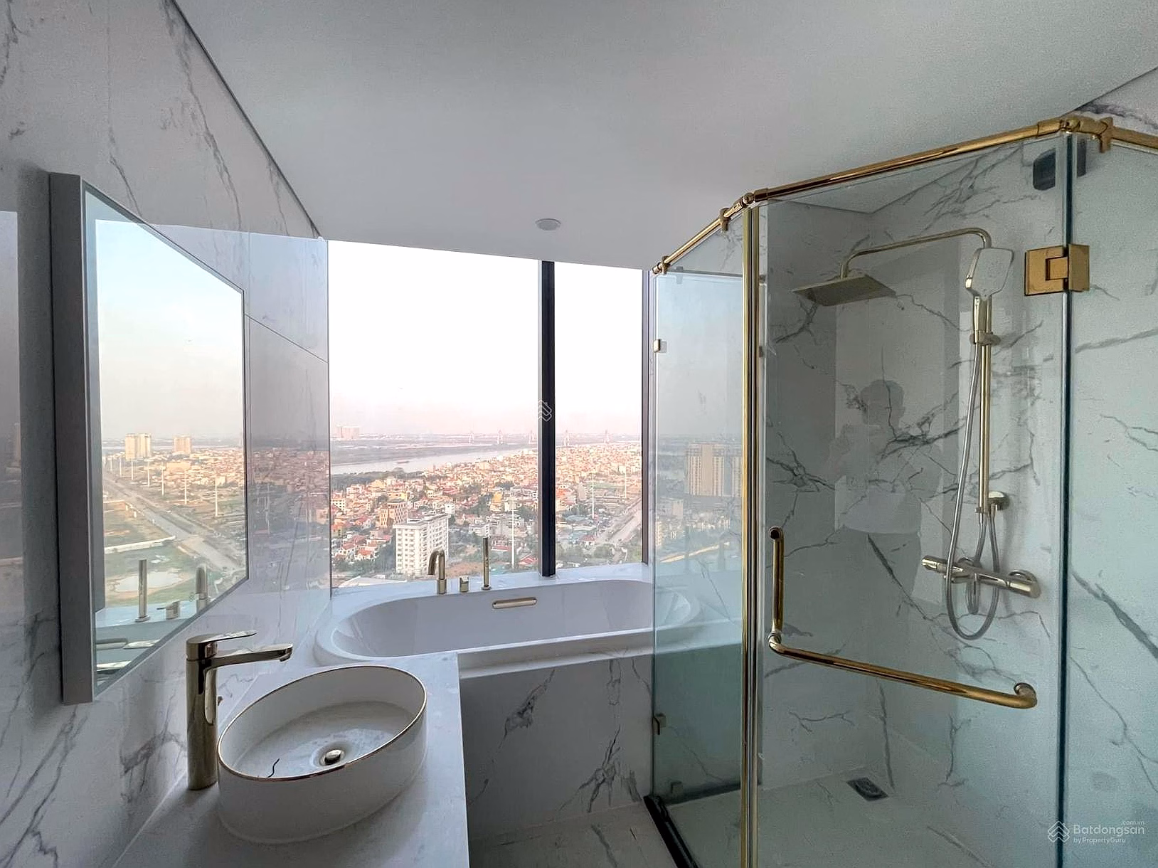 Quick sale and job handling. Apartment 90m² (3 bedrooms, 2 bathrooms). Price more than 8 billion including fees. Long term book. Beautiful floors