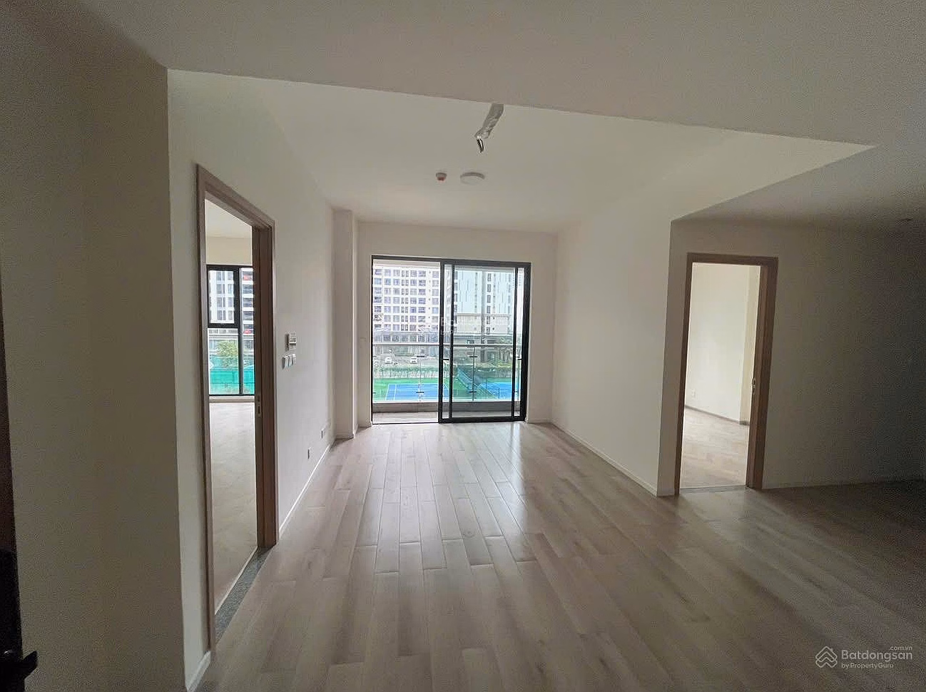 Good price rare 2 bedroom apartment 73m2 open view inside Lumière Boulevard luxury apartment only 4.2 billion
