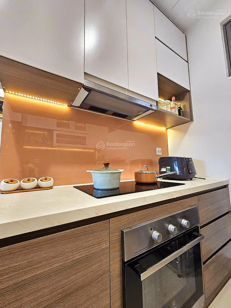 Selling a 3-bedroom apartment in S3 tower, the utility floor opens to the swimming pool, 90m², super good price, only 8.1 billion all in