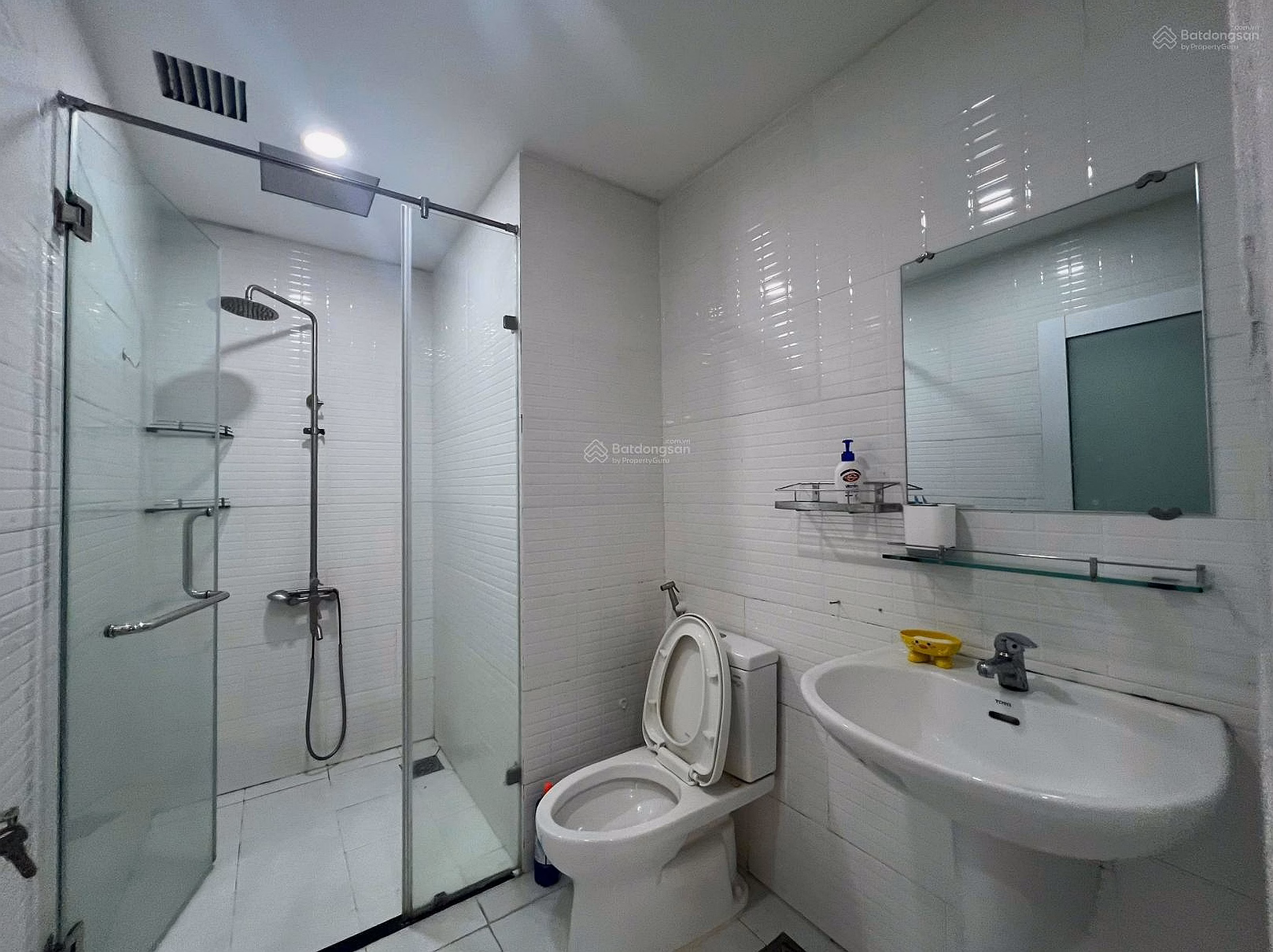 Selling 1 bedroom, 1 bathroom apartment with ready-made rental contract near the airport, fully furnished as shown, price only 3.9 billion 53m2