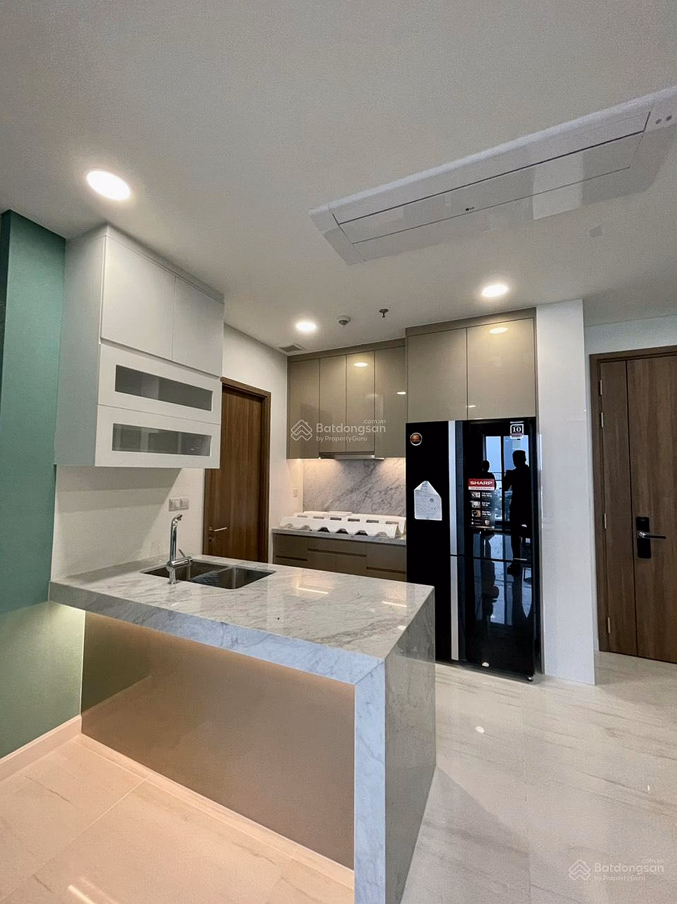 Cut losses and urgently sell apartment Kingdom 101 District 10 - 79m², 2 bedrooms - Private Red Book - Price only 8.5 billion