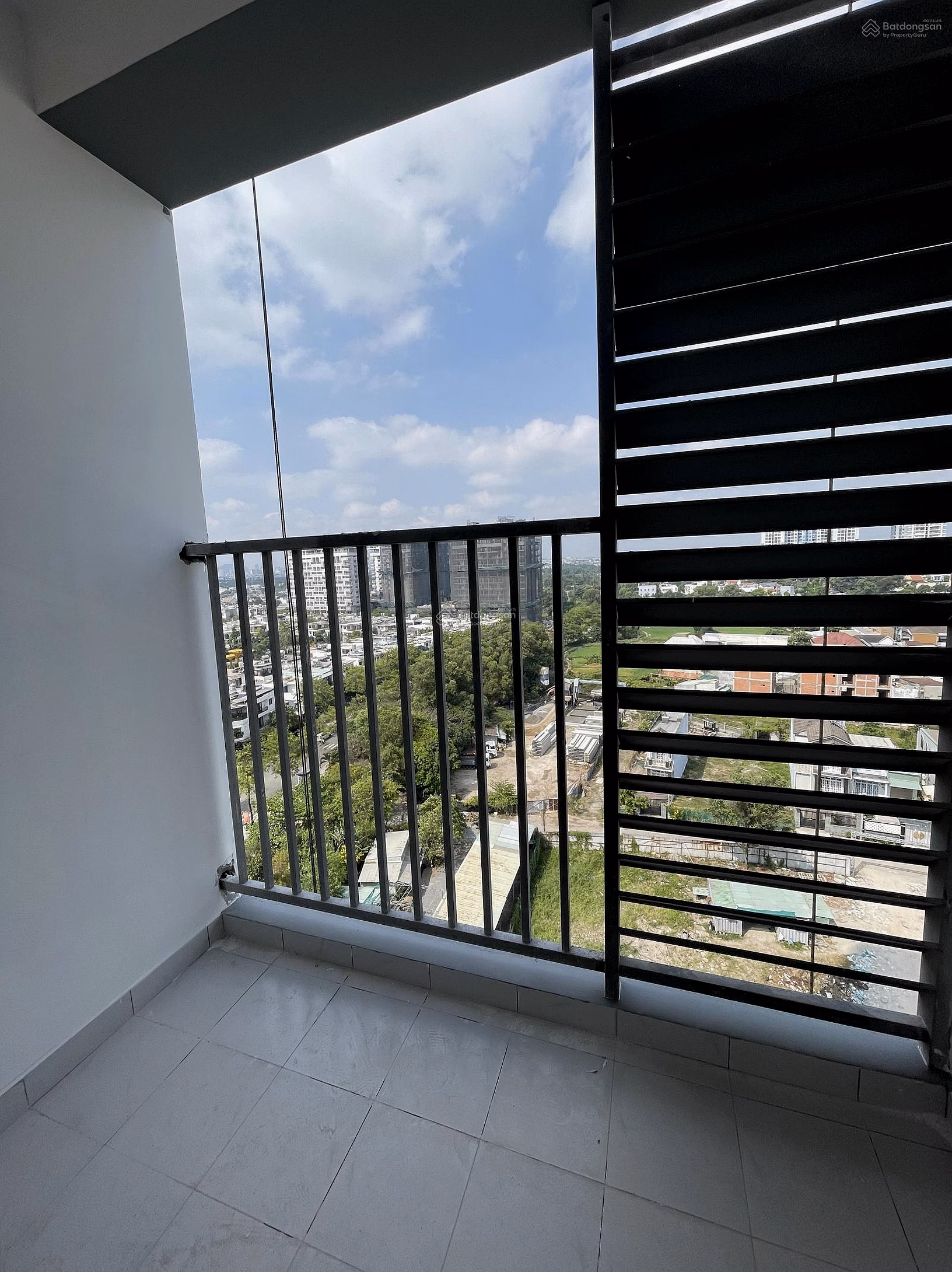 Capital of only 1.2 billion to own a duplex officetel with 5m5 high ceiling right in the center of Thu Duc