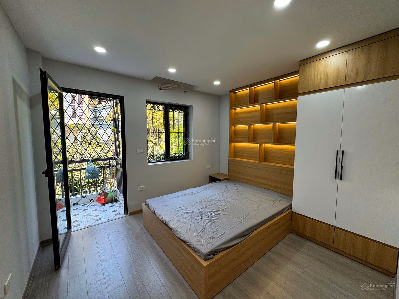 OWNER SELLS APARTMENT NEXT TO Goldmark City, 55M, 4.1 BILLION, FULL FURNITURE FREE