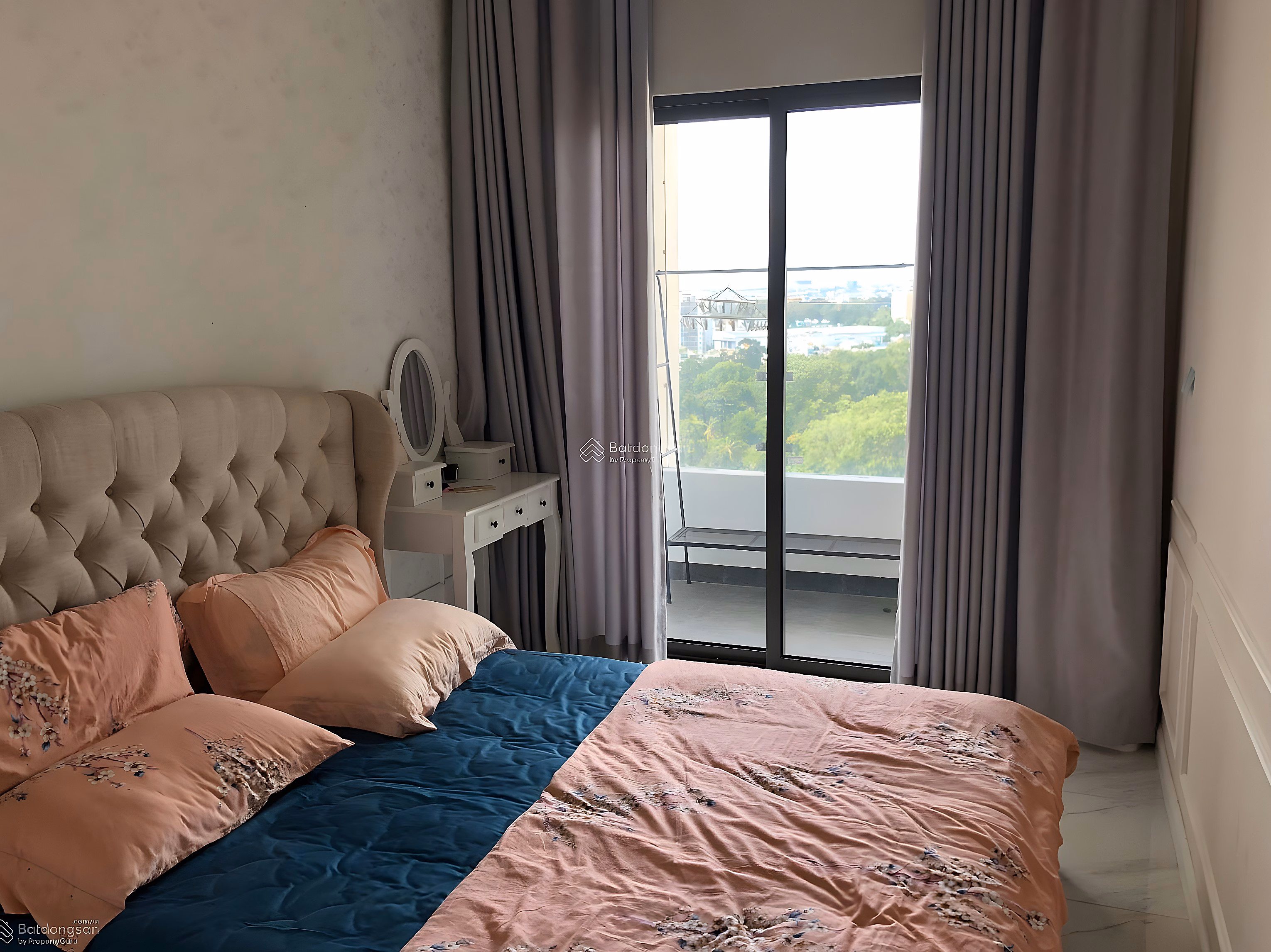 Settling abroad, selling cheap Summer Square apartment in Q6 65m2 (2 bedrooms) 3 billion with all furniture included