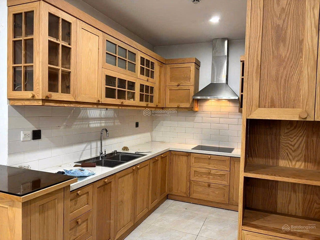 Selling middle floor apartment at Feliz Homes apartment building