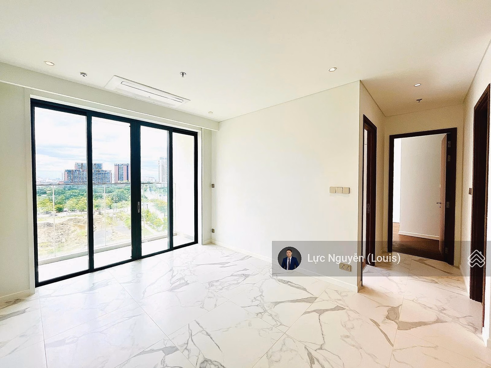 Louis: Selling a 2-bedroom apartment at a good price with pink book and view of the Saigon River Landmark 81 - The Crest - Price 24 billion