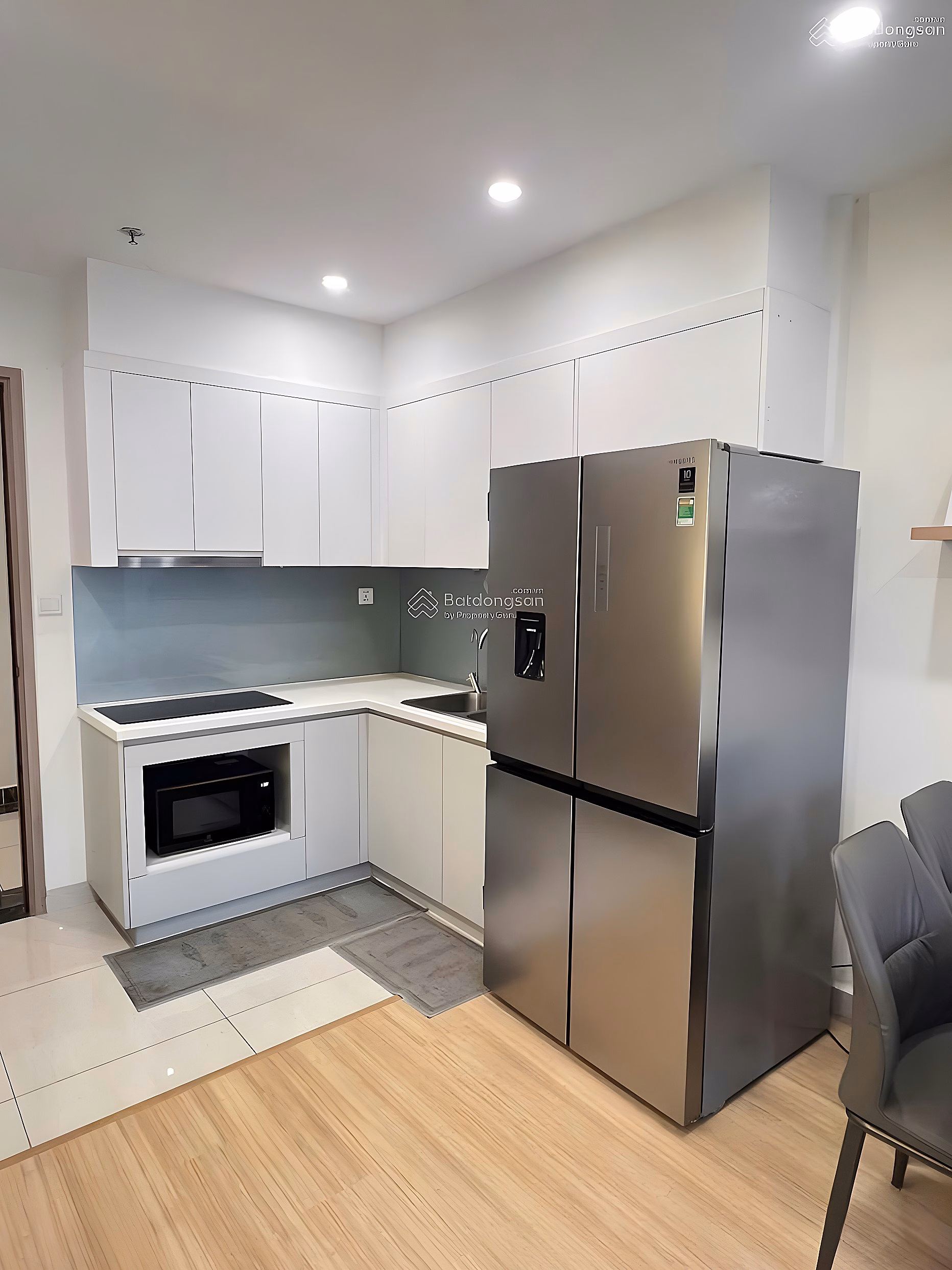 Owner needs to sell 1 bedroom + 43m² apartment, building S205, floor 2209, Vinhomes Smart City. Price 3.2 billion including fees