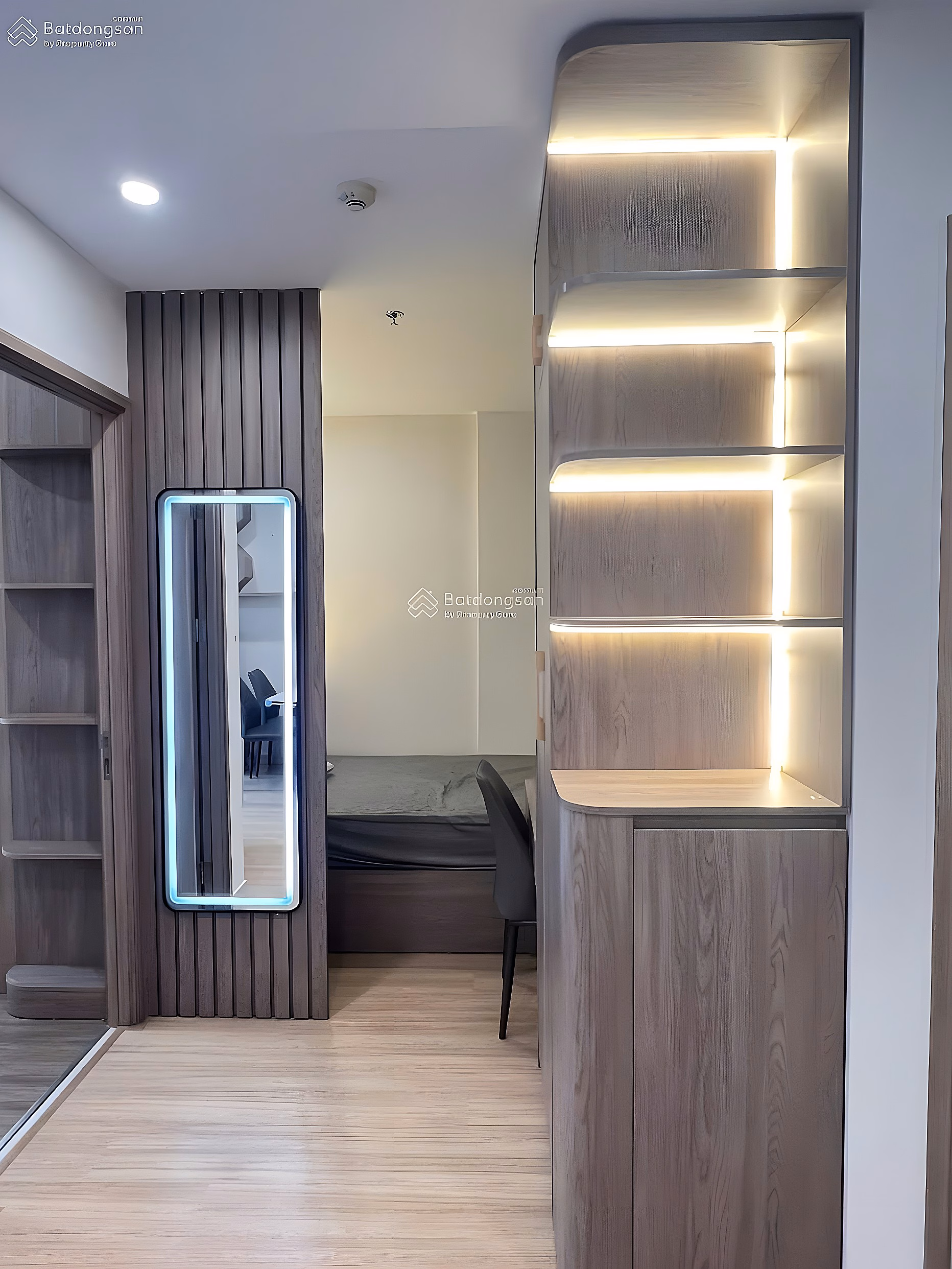 Owner needs to sell 1 bedroom + 43m² apartment, building S205, floor 2209, Vinhomes Smart City. Price 3.2 billion including fees