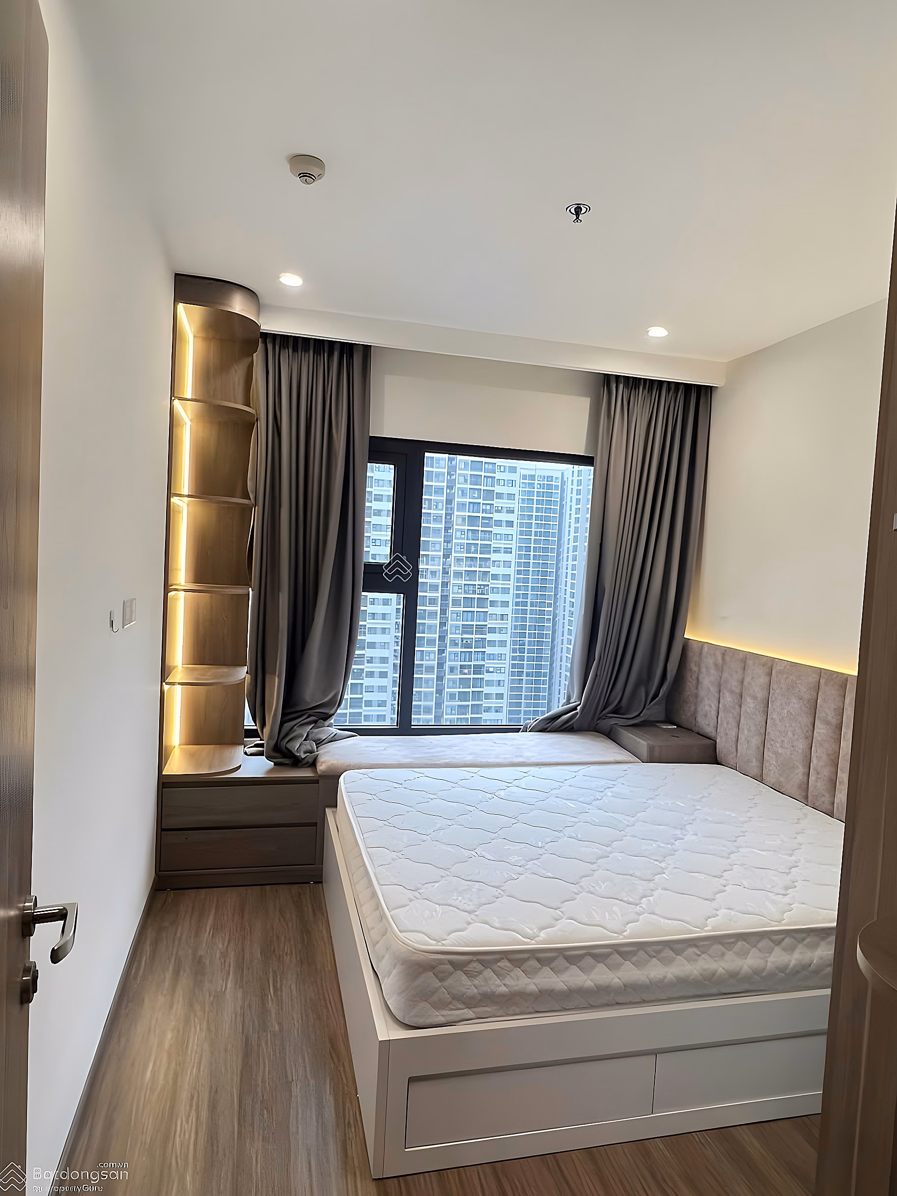 Owner needs to sell 1 bedroom + 43m² apartment, building S205, floor 2209, Vinhomes Smart City. Price 3.2 billion including fees