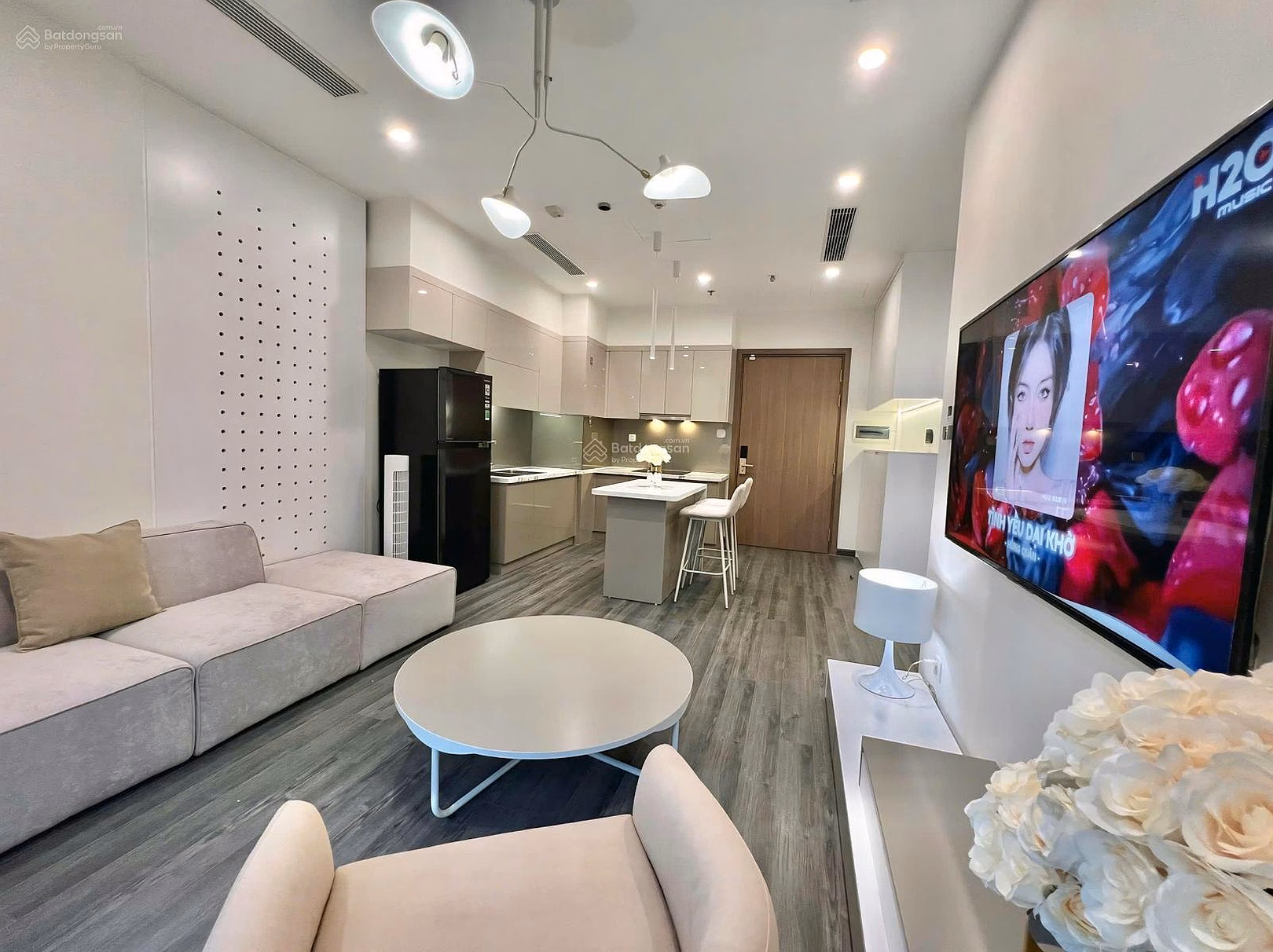 Need to sell apartment 1N+ 48m R105, red book ready, full high-end furniture, cool direction, price 3,63,000 VND