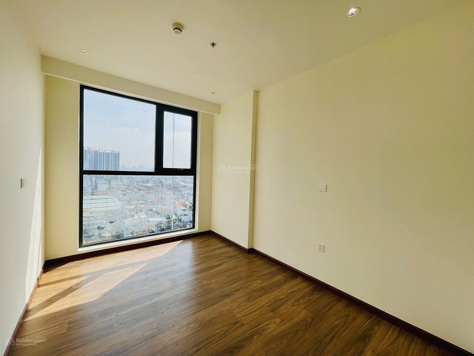Good price, close now - Owner offers to sell apartment D - A-Qua 54m2 for 3 billion,750