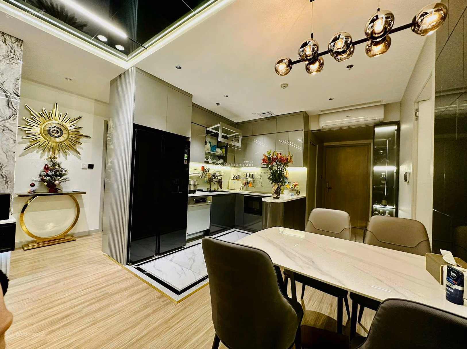 The owner sells a 3-bedroom corner apartment for 6 billion, including 82 m², selling price this week! Sakura VHSMC high-end subdivision